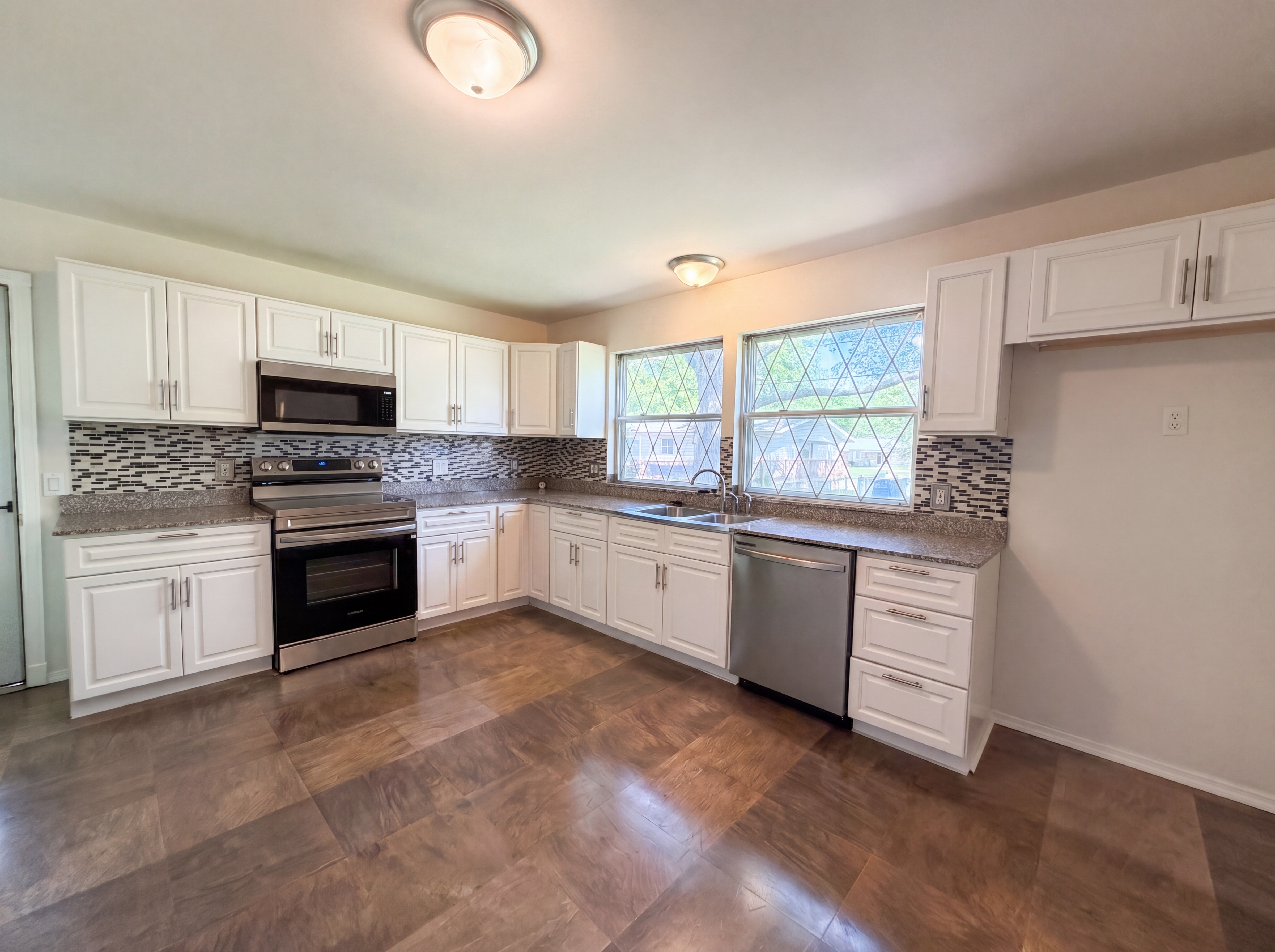 Photo 2 of 18 of 1321 Petite Dr, Saint Louis, MO