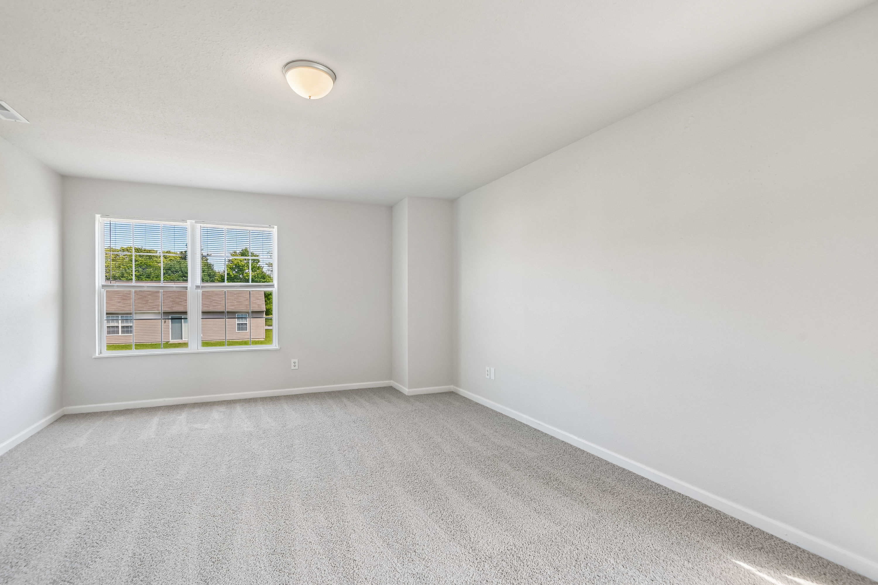 Photo 32 of 43 of 2327 Rostock Ct, Indianapolis, IN