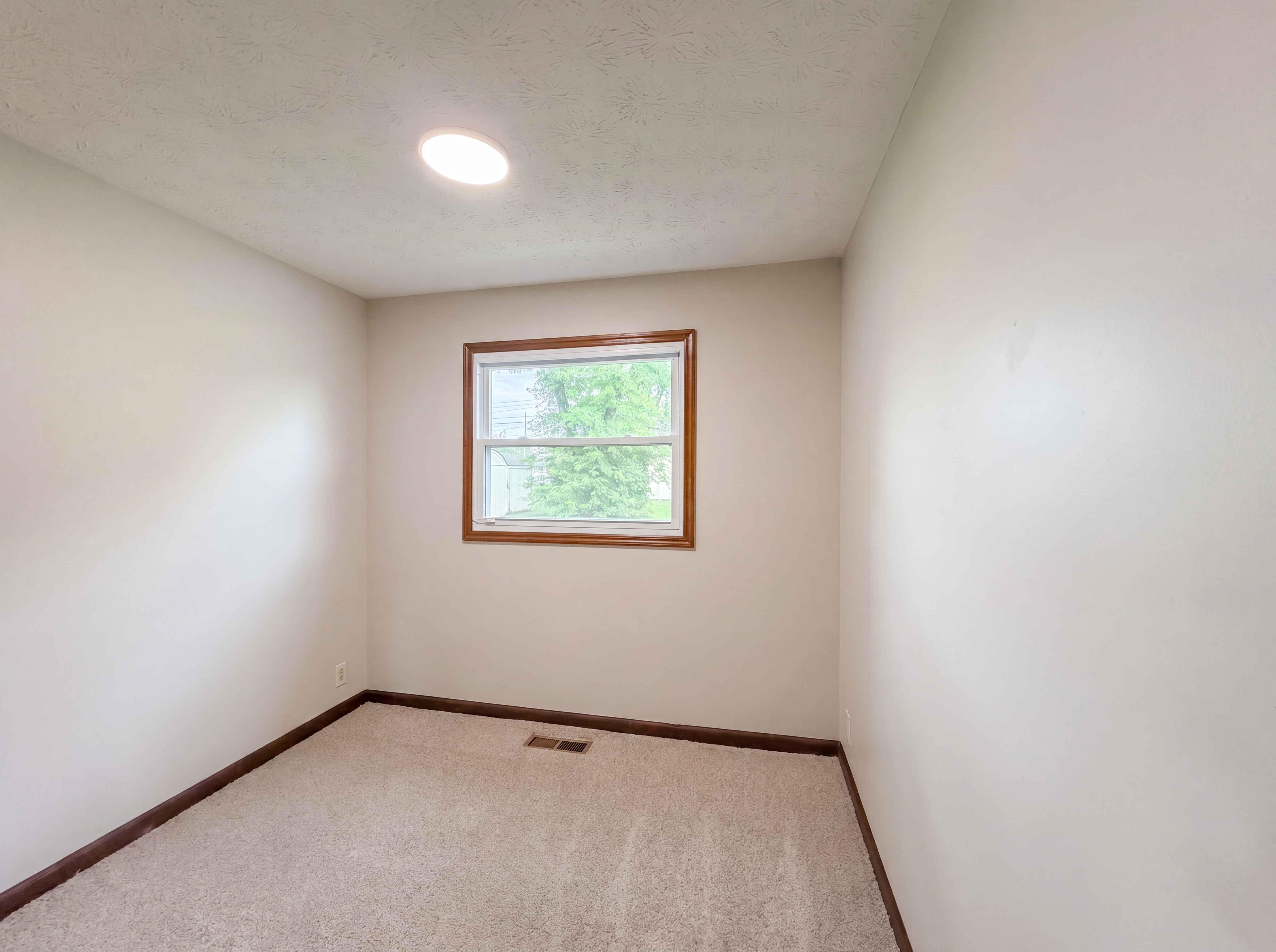 Photo 11 of 21 of 836 Walter Ave, Fairfield, OH