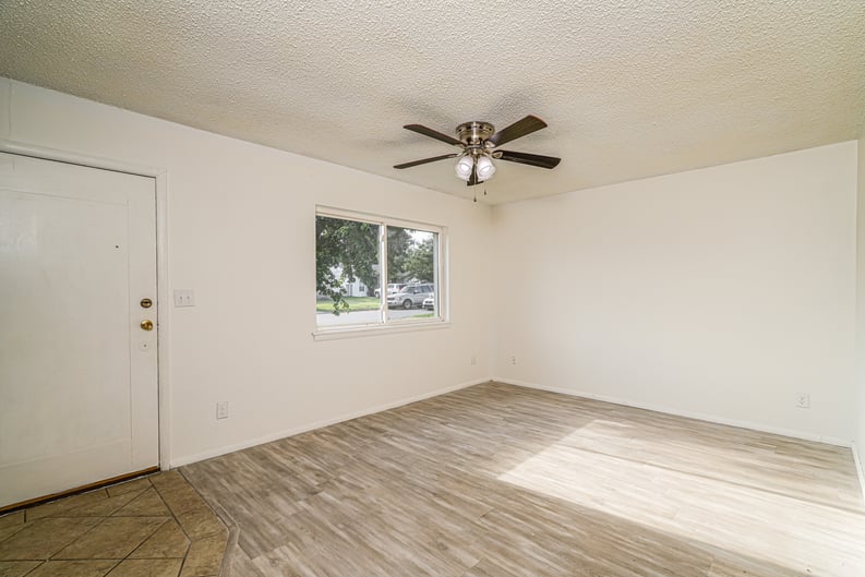 Property photo 3 of 44 S 200th East Ave