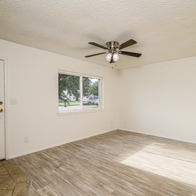 Property photo 3 of 44 S 200th East Ave