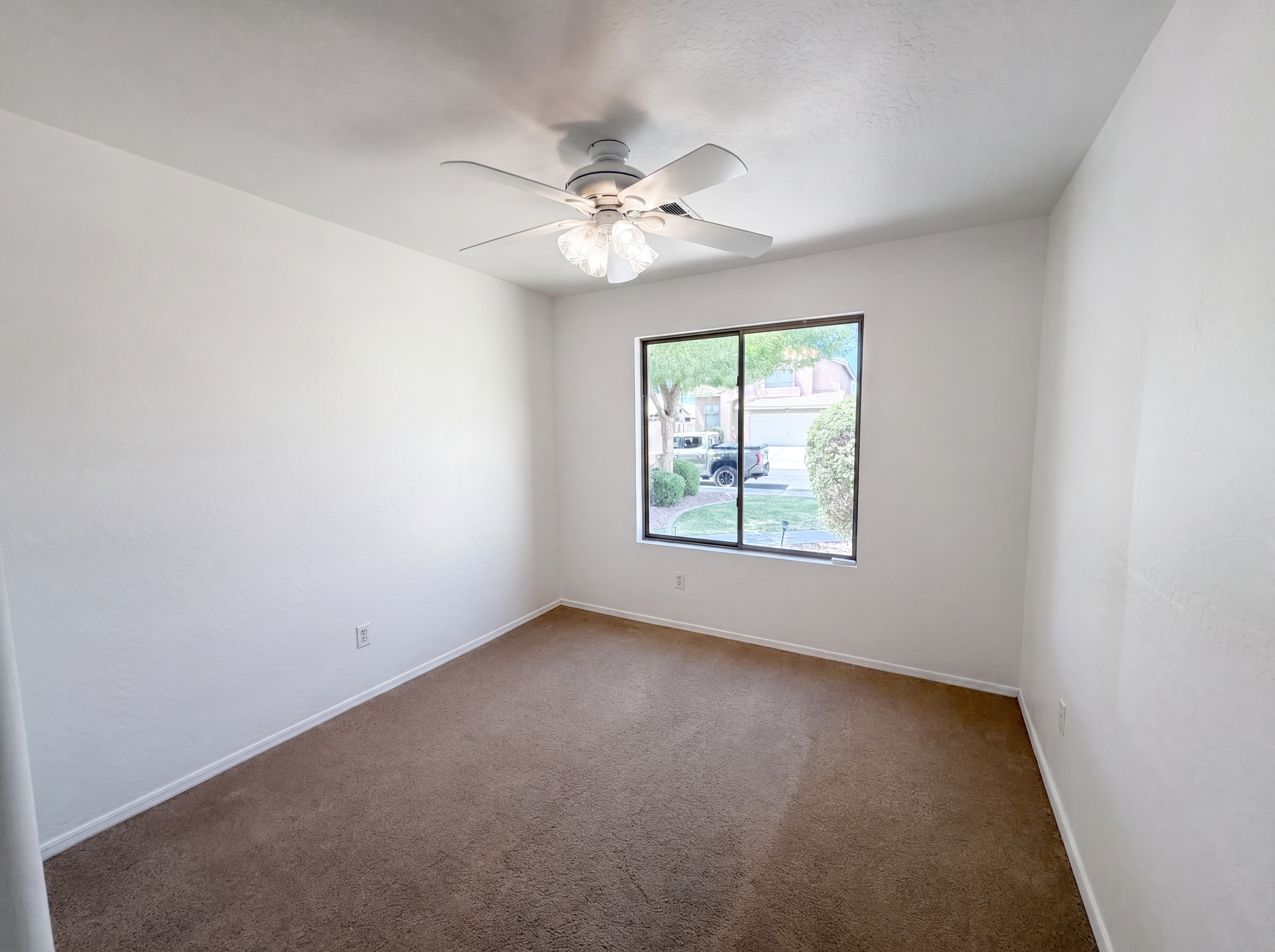Photo 11 of 27 of 15861 W Papago St, Goodyear, AZ