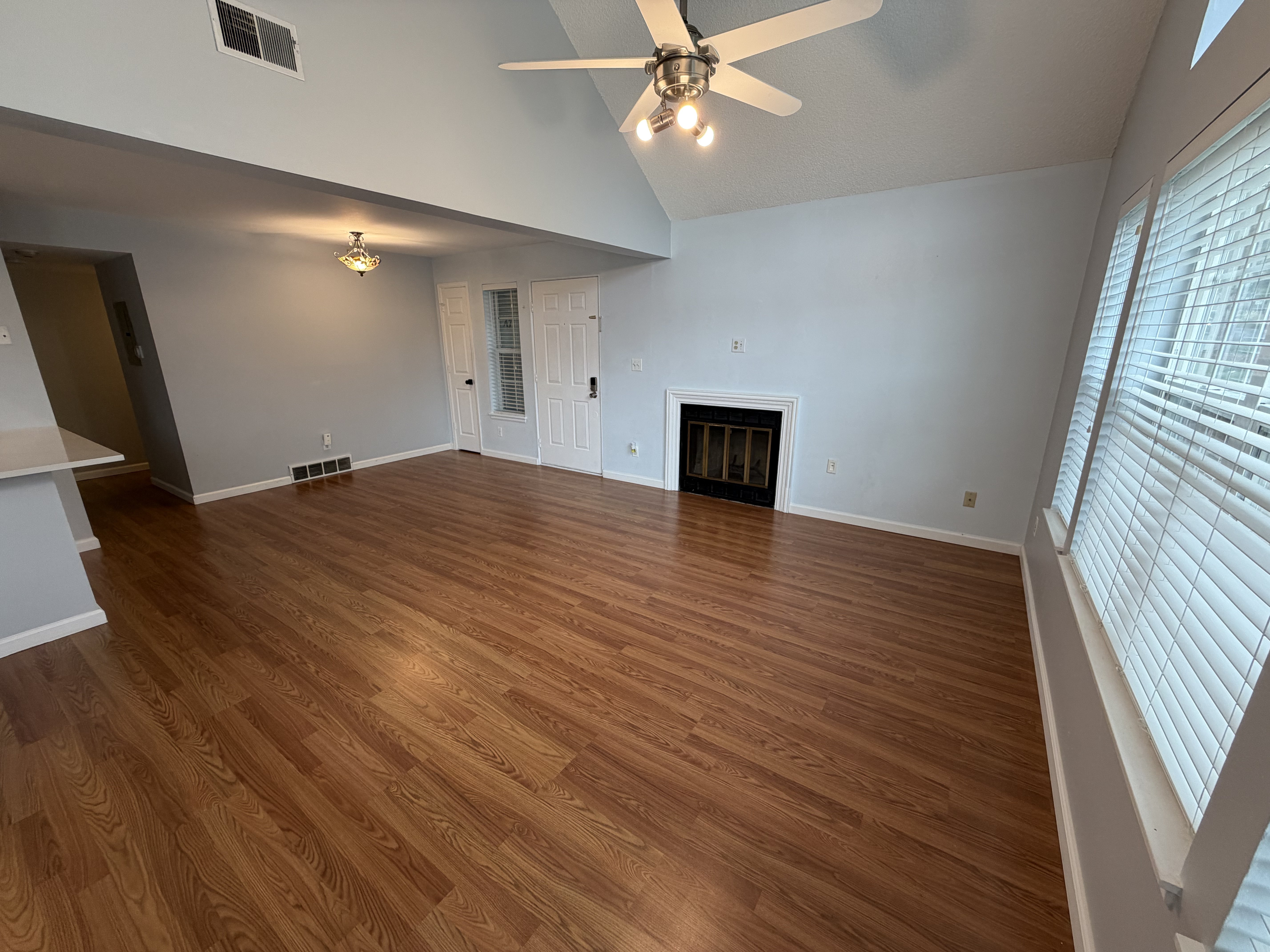 Photo 7 of 19 of 6702 S Ivy Way, Centennial, CO