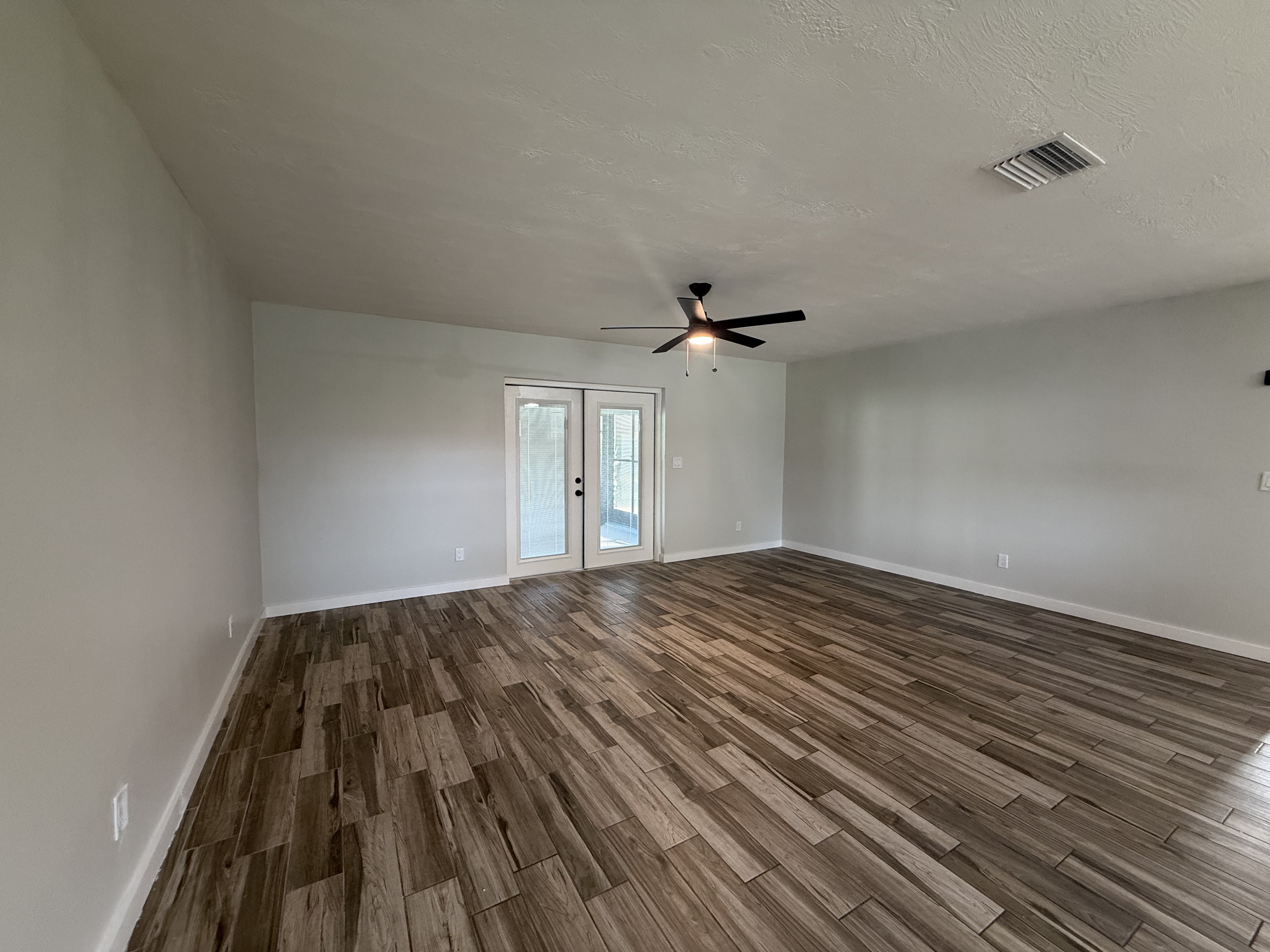Photo 3 of 20 of 789 Little Pine Dr, South Daytona, FL