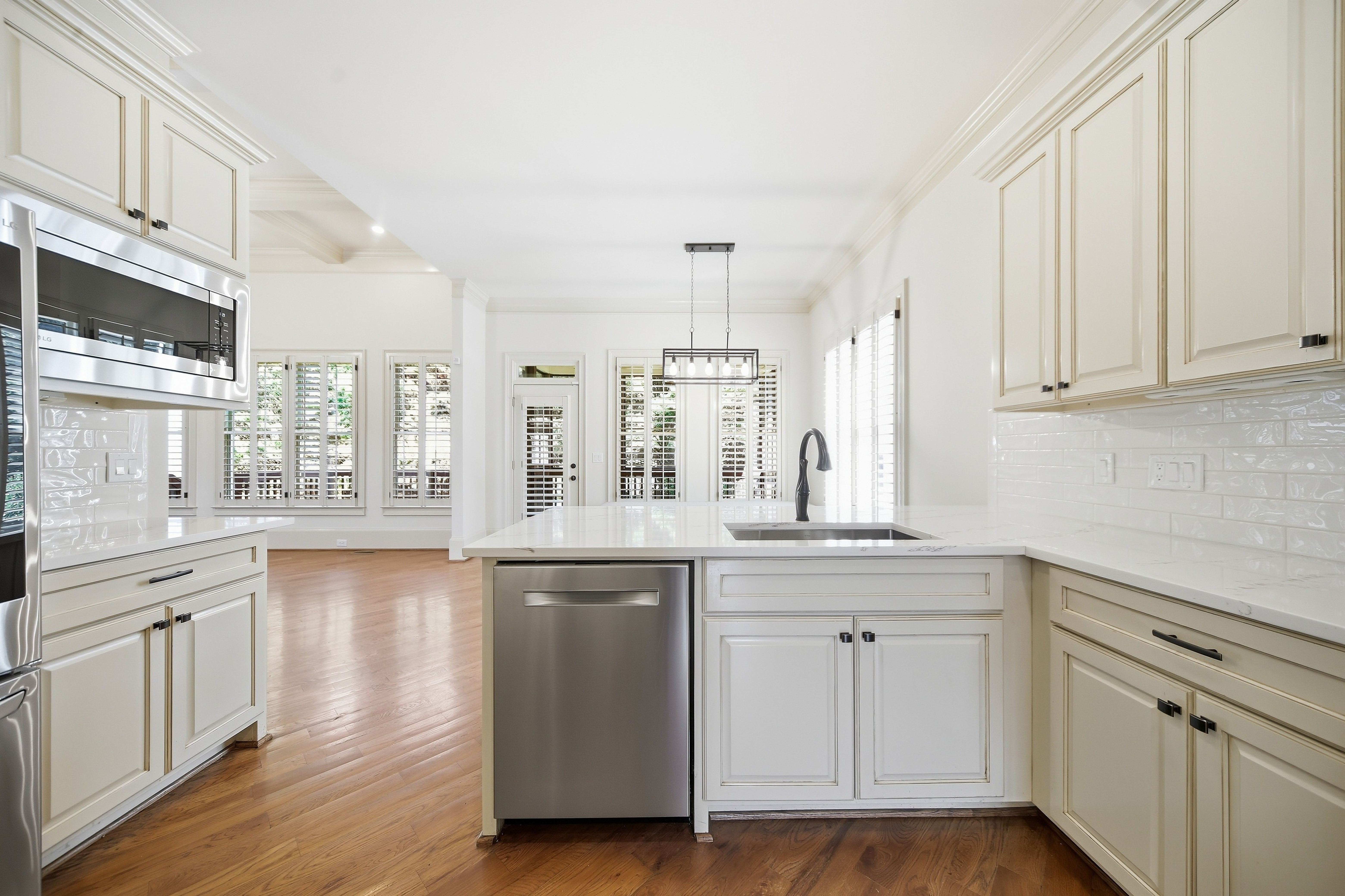 Photo 8 of 52 of 3420 Camellia Ln, Suwanee, GA