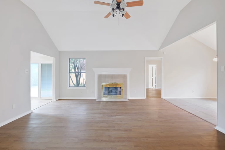 Photo 3 of 25 - 6204 Avanti Dr, Arlington, TX 76001