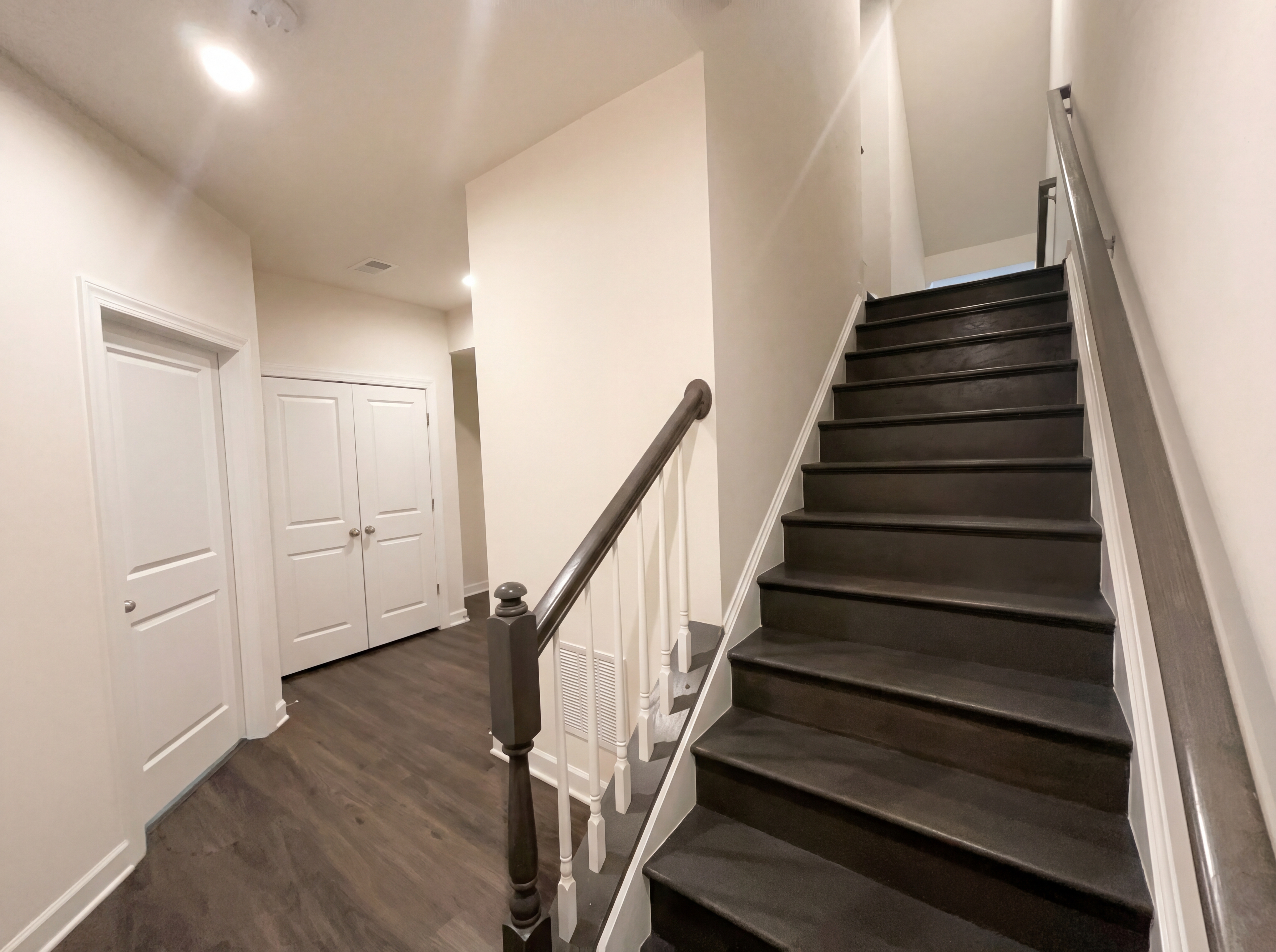 Photo 7 of 42 of 8124 Bock Farm Pl, Alexandria, VA