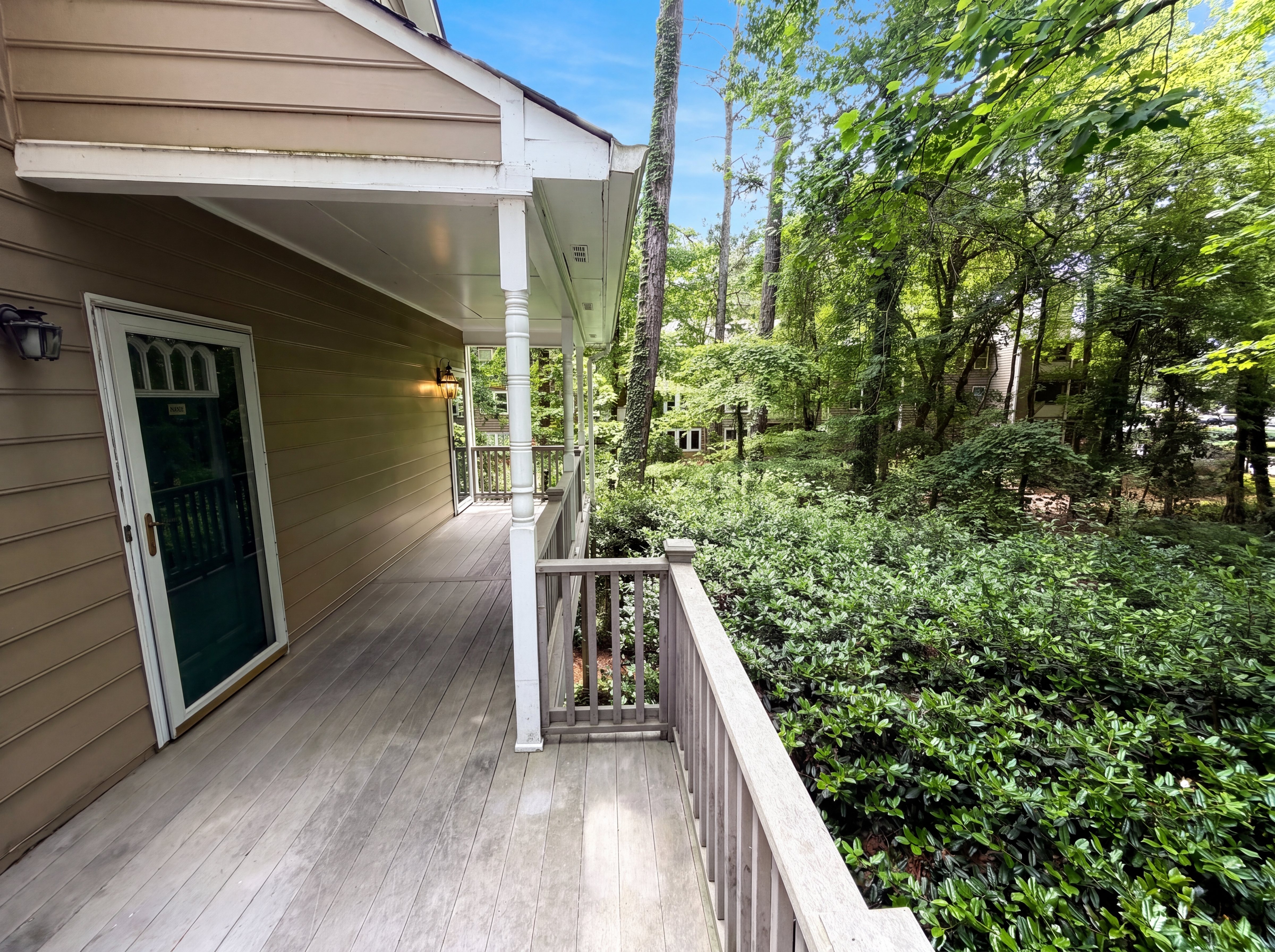Photo 7 of 34 of 4491 Pineridge Cir, Atlanta, GA