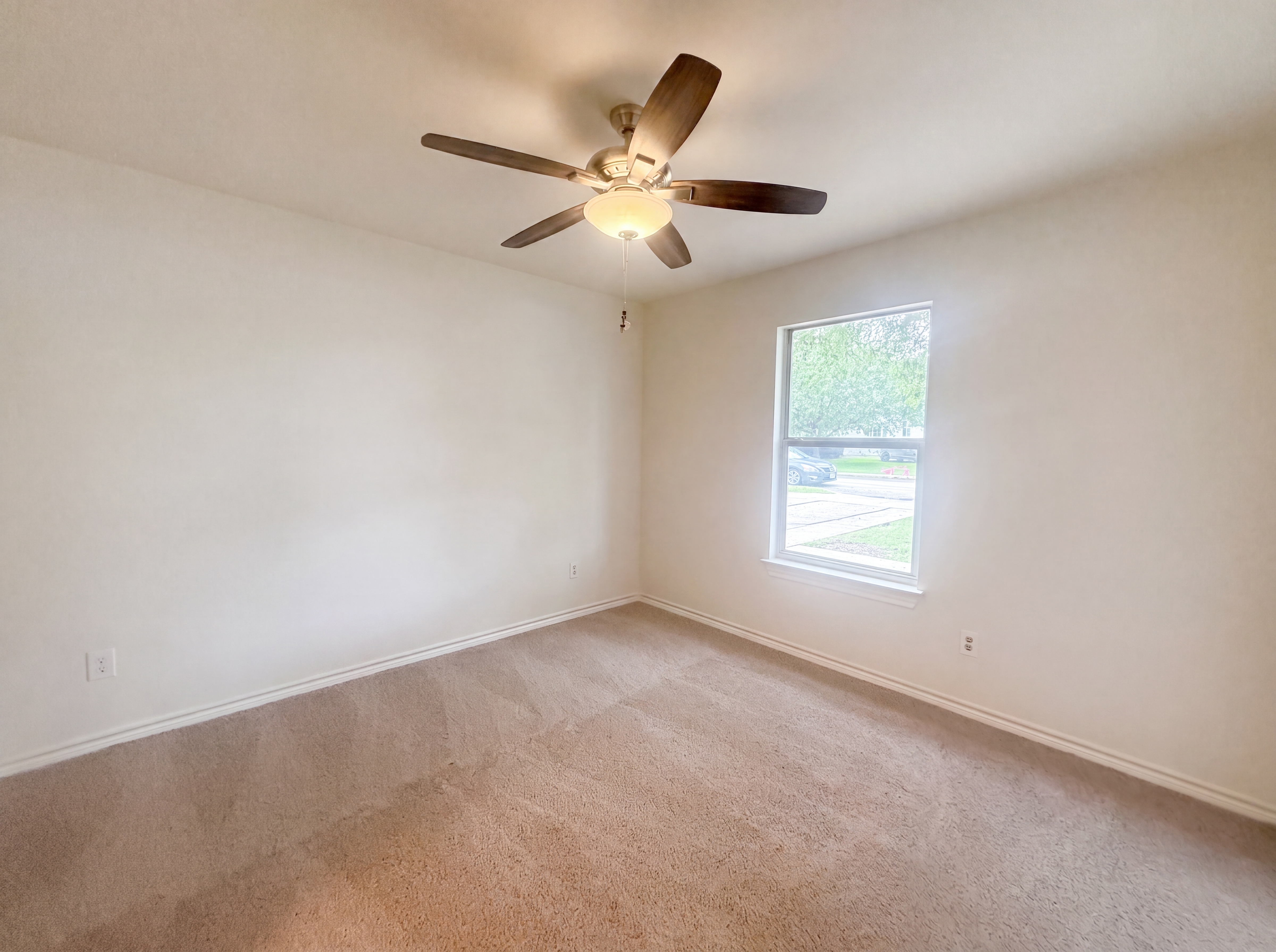 Photo 9 of 15 of 721 Roosevelt Dr, Seguin, TX