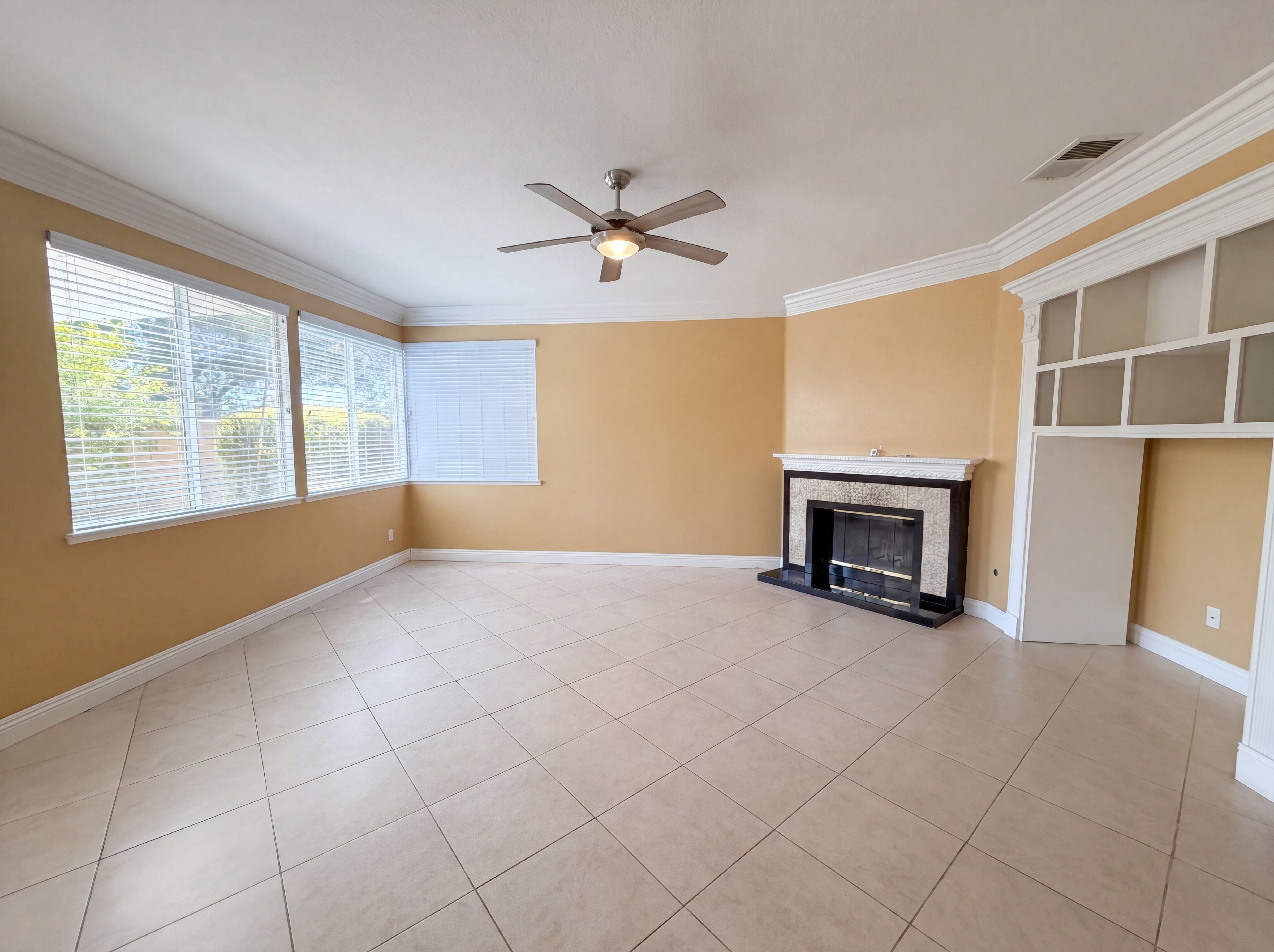 Photo 8 of 21 of 27801 Canyon Hills Way, Murrieta, CA
