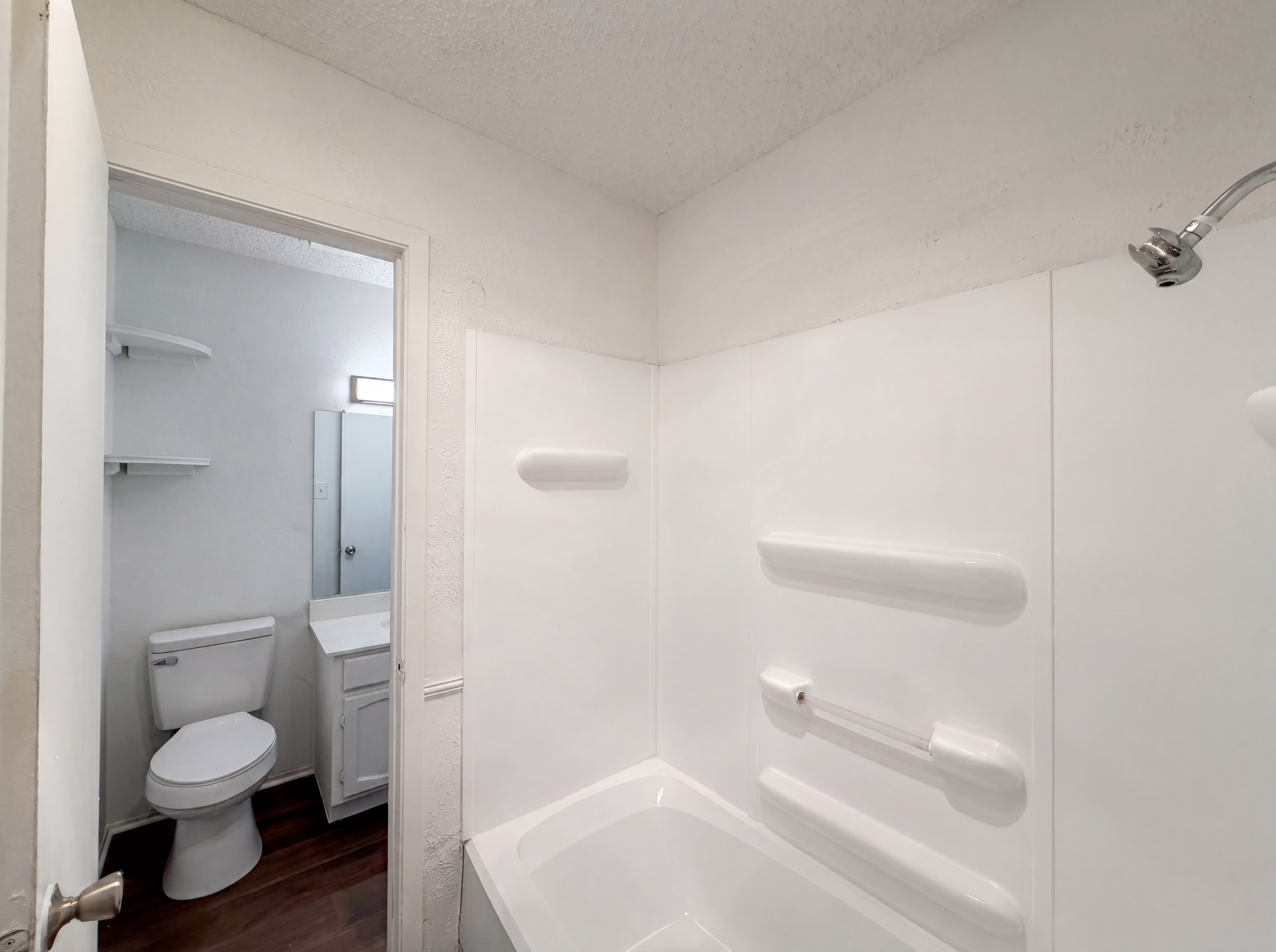 Photo 11 of 19 of 512 Lake Crest Pkwy, Azle, TX
