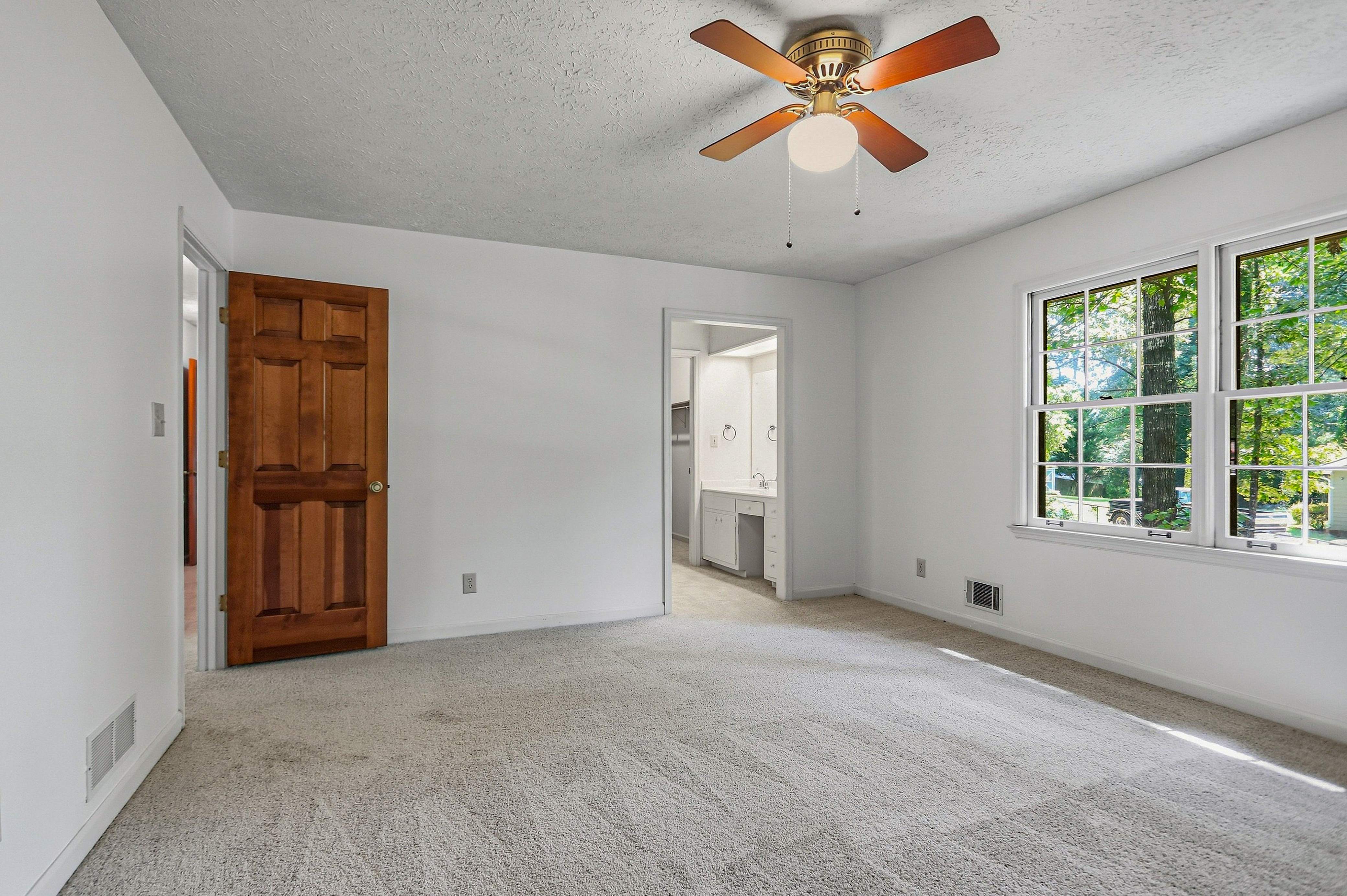 Photo 4 of 30 of 585 Buckeye Cir SE, Conyers, GA