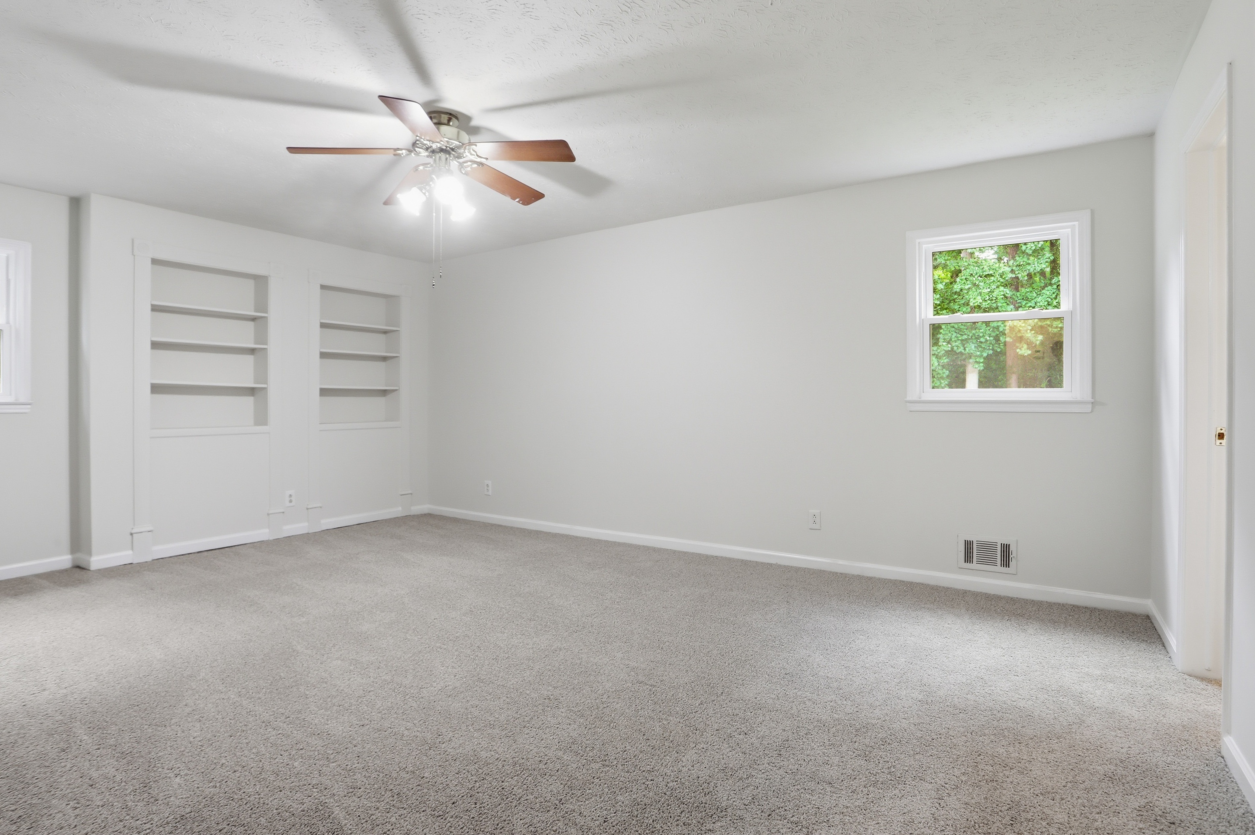 Photo 41 of 58 of 3839 Cotswold Dr , Lilburn, GA