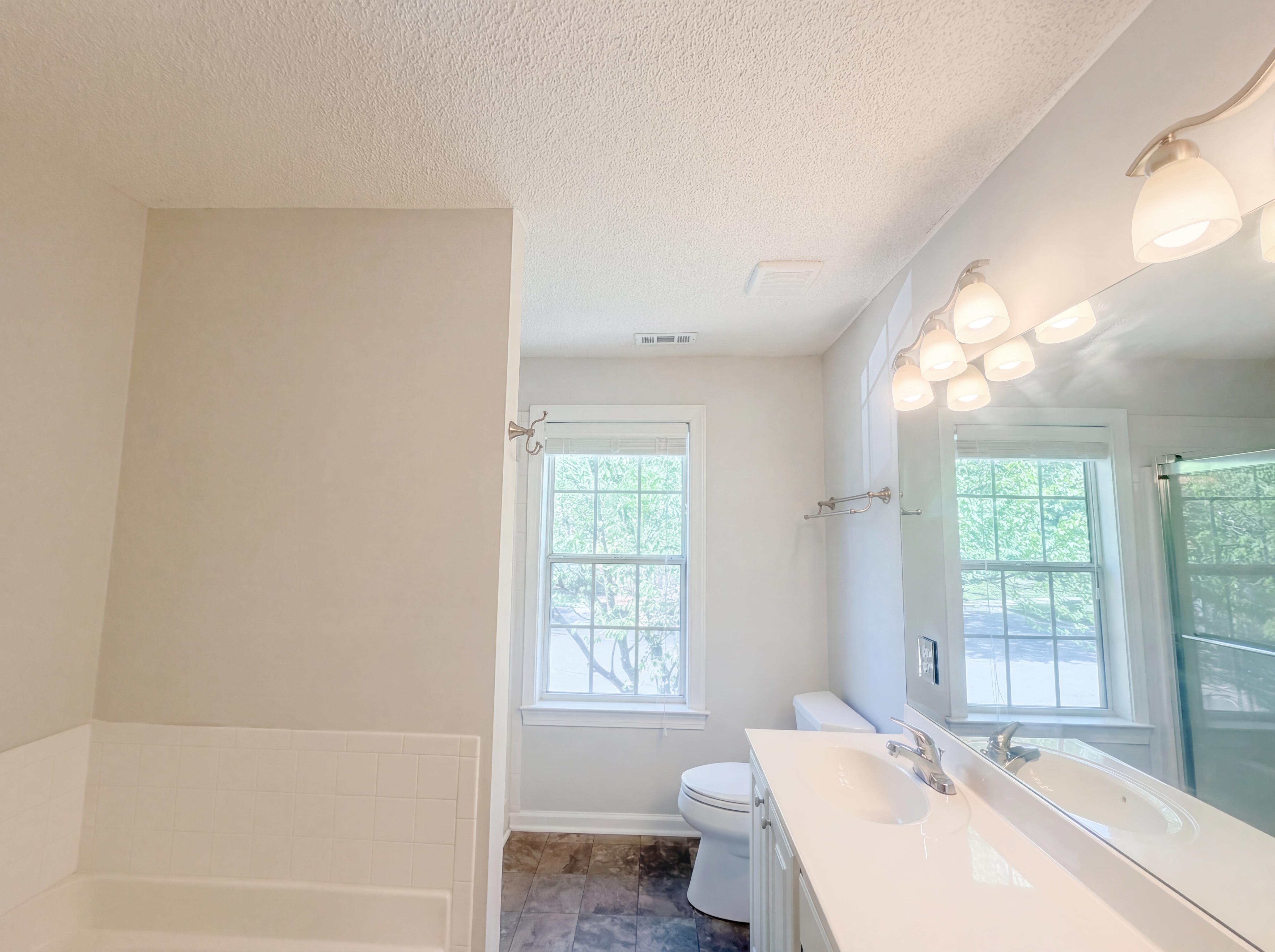 Photo 6 of 16 of 4321 Pine Springs Ct, Raleigh, NC
