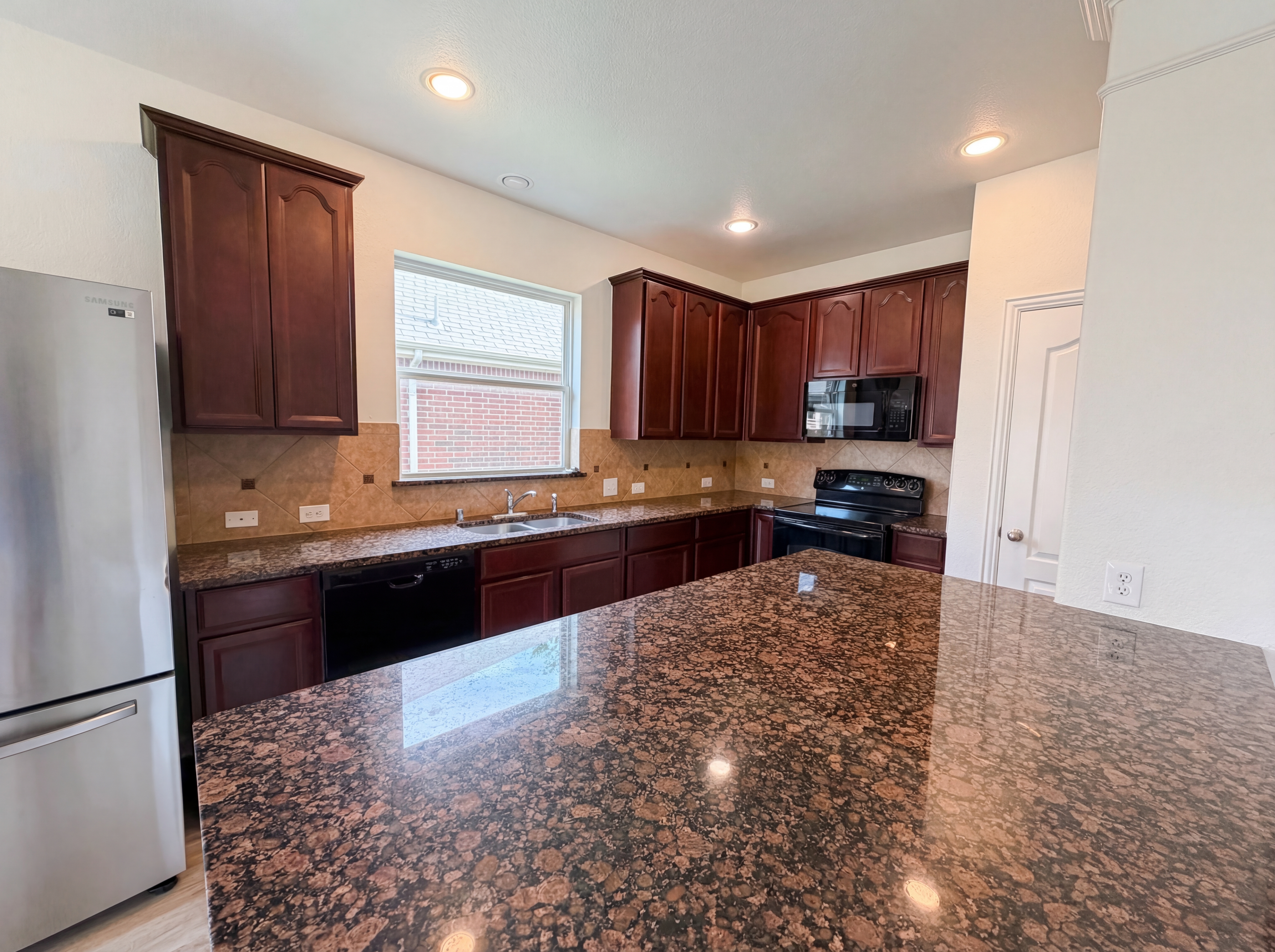 Photo 12 of 27 of 895 Honey Locust Dr, Fate, TX