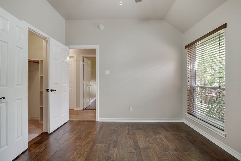 Photo 21 of 26 - 9 Red Oak Ct, Mansfield, TX 76063