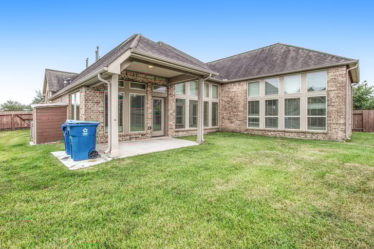 Photo 5 of 17 - 6433 Delta Crossing Ct, Rosenberg, TX 77471