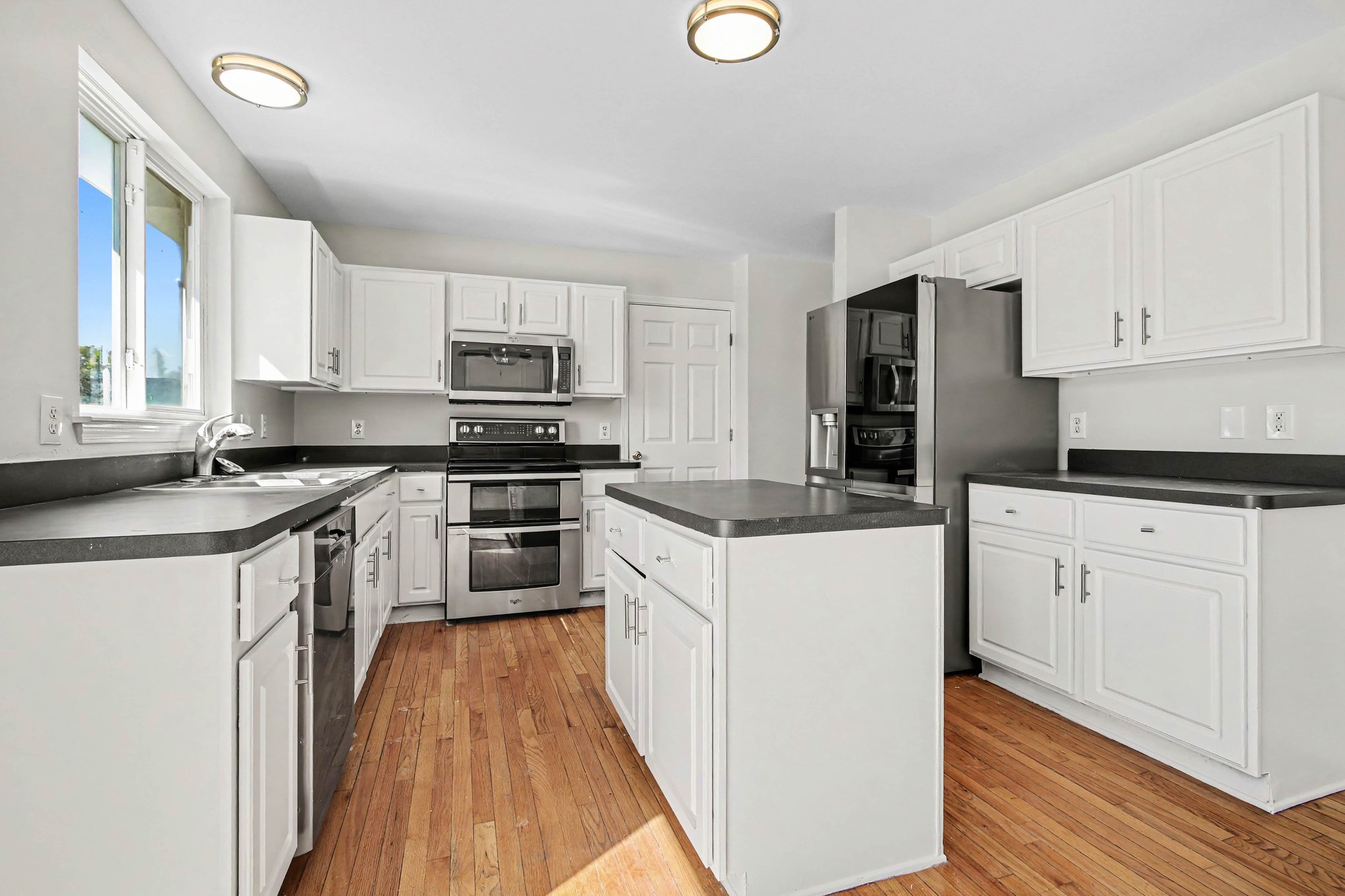 Photo 2 of 18 of 7629 Henley Dr, Ypsilanti, MI