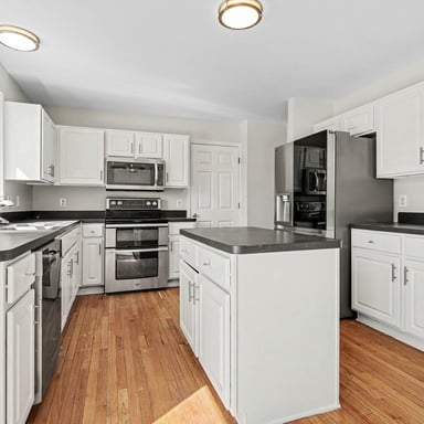 Property photo 2 of 7629 Henley Dr
