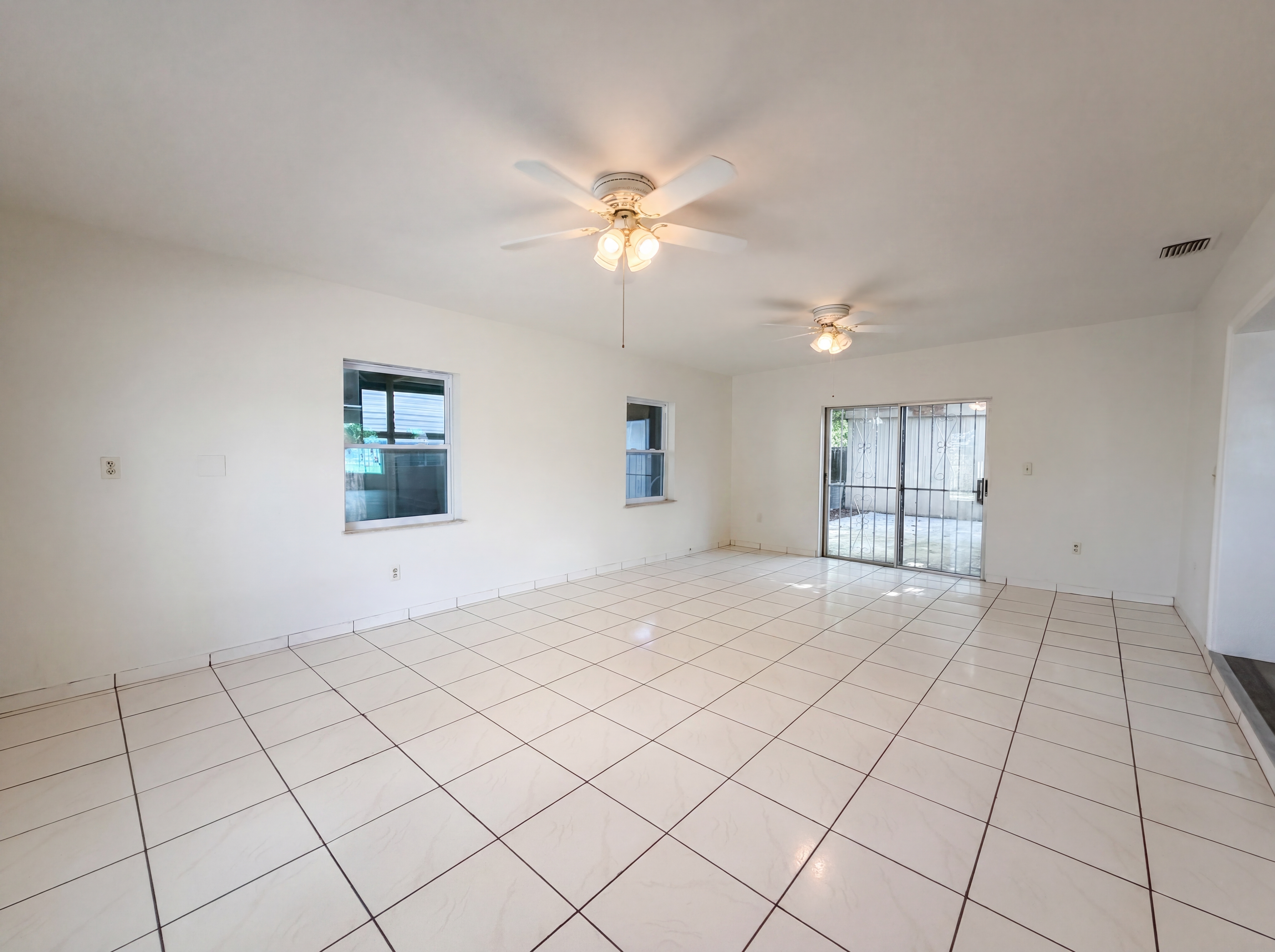 Photo 7 of 20 of 4403 NW 202nd St, Miami Gardens, FL
