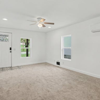 Property photo 3 of 7 E Vine St