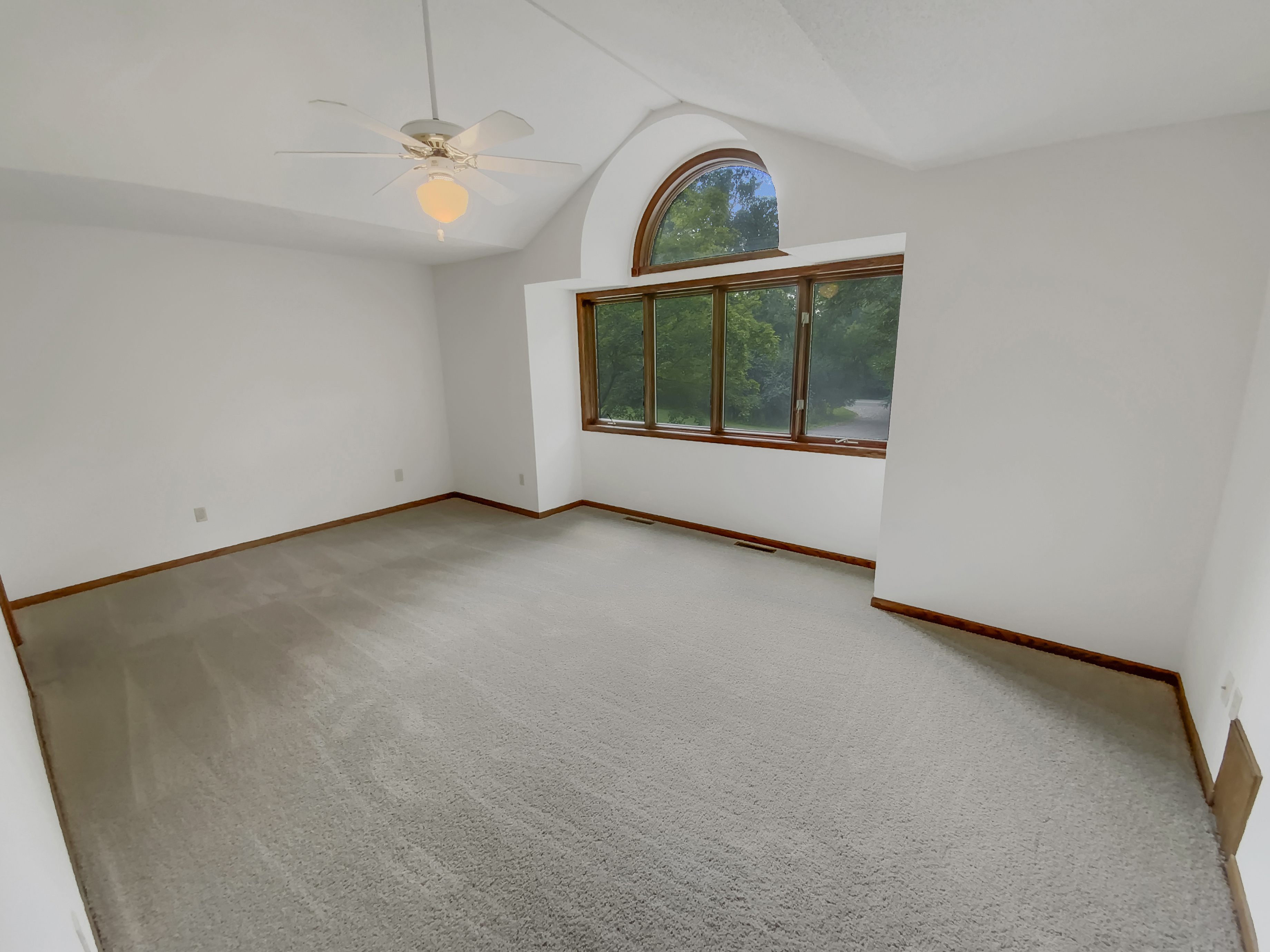 Photo 5 of 21 of 6991 Edenvale Blvd, Eden Prairie, MN
