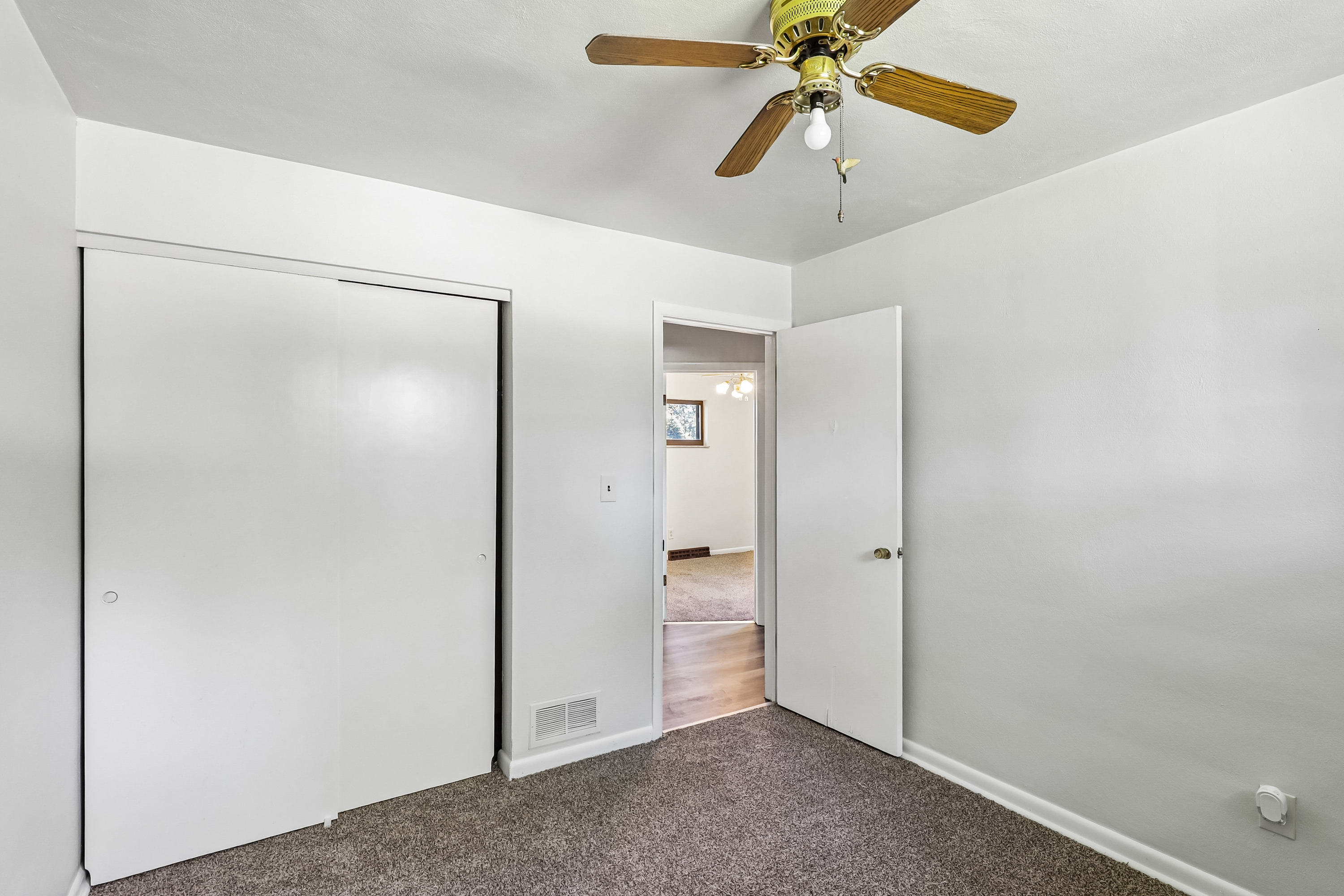 Photo 9 of 42 of 4071 Carondelet Dr, Dayton, OH
