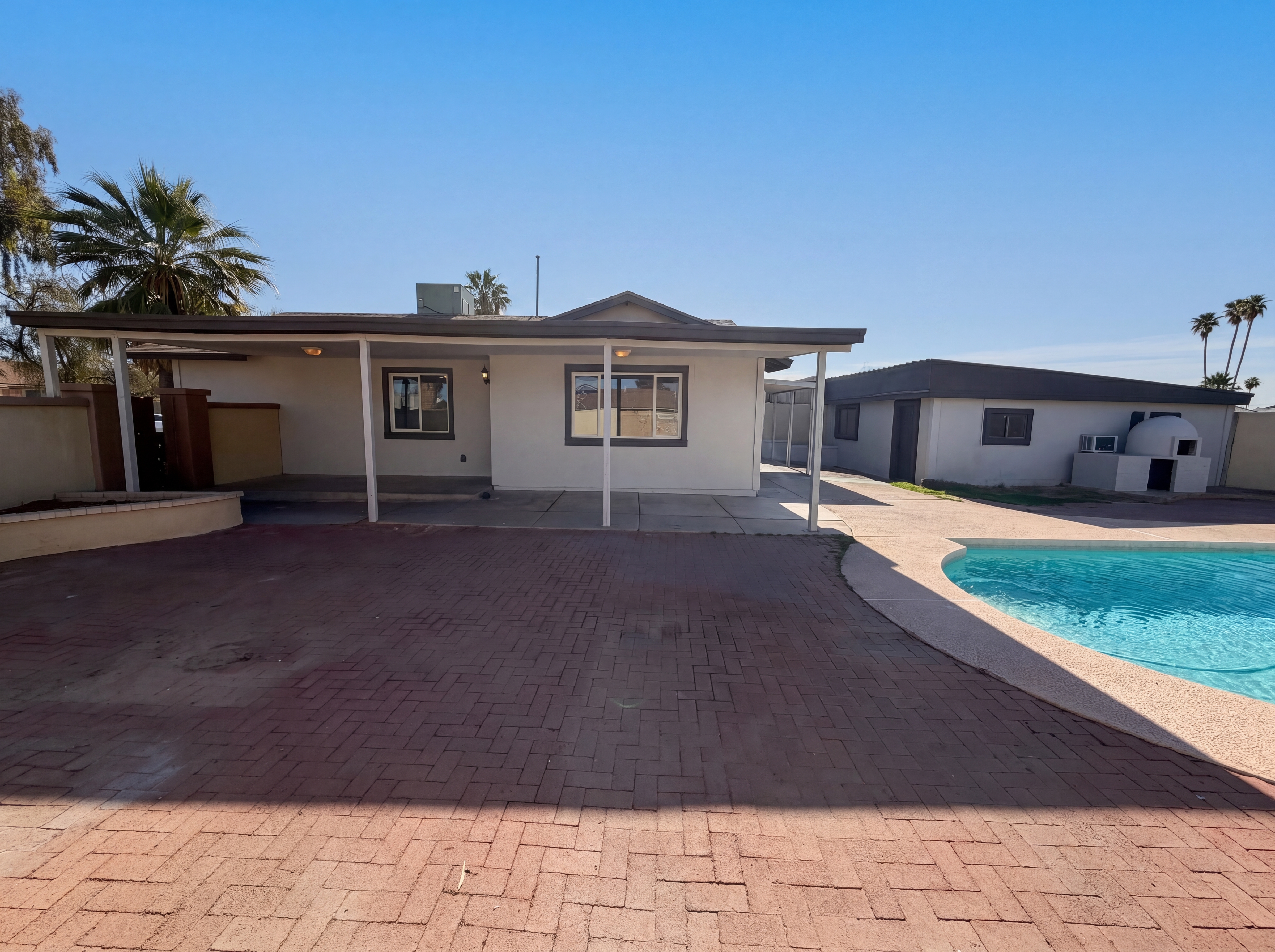 Photo 5 of 22 of 3265 W Mauna Loa Ln, Phoenix, AZ