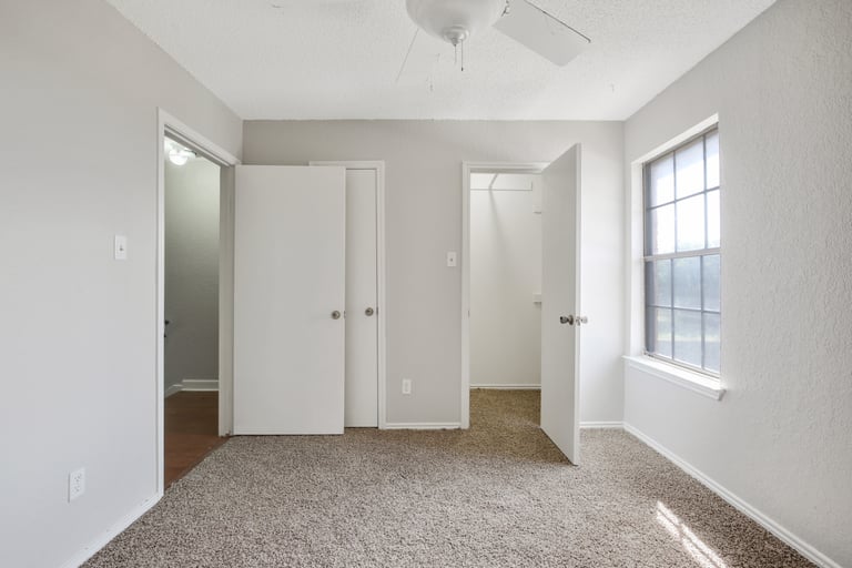 Photo 16 of 25 - 7317 Kingswood Cir, Fort Worth, TX 76133