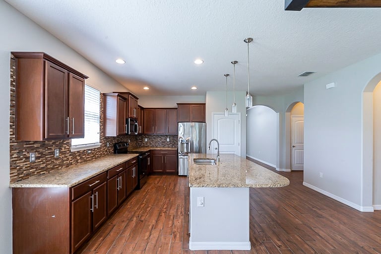Photo 4 of 31 - 2349 Beacon Landing Cir, Orlando, FL 32824