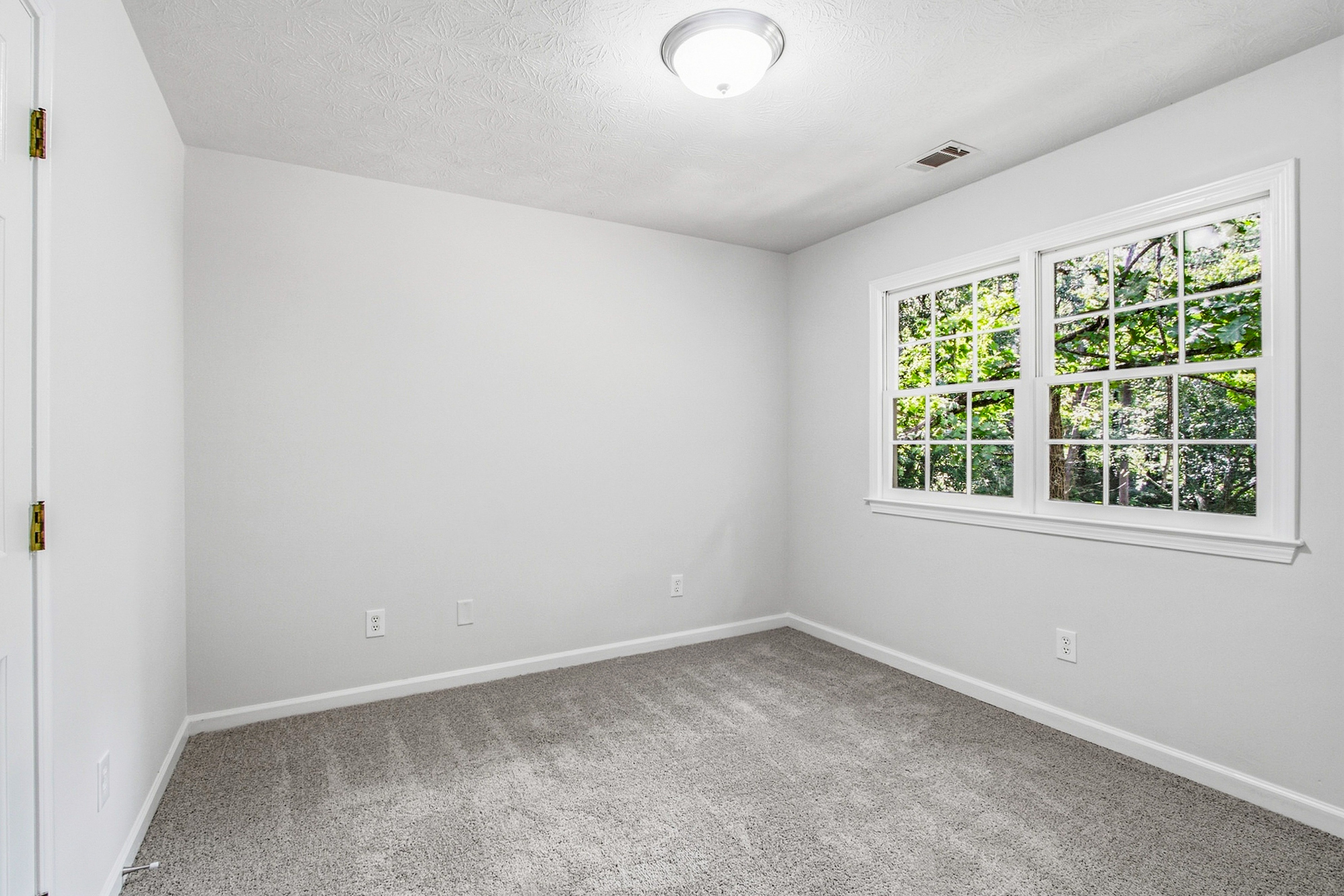 Photo 18 of 29 of 1039 Plantation Blvd SE, Conyers, GA