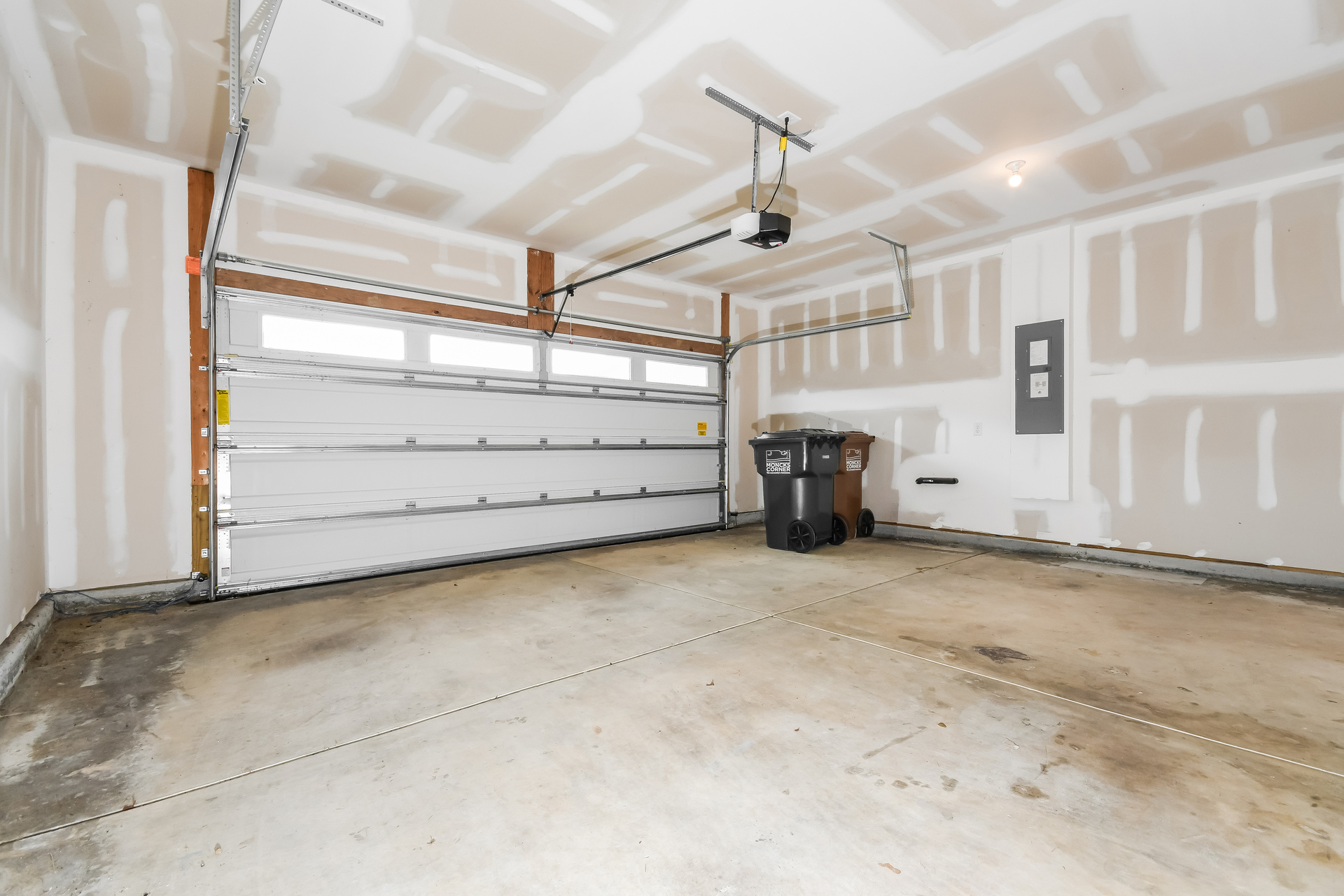 Photo 11 of 22 of 704 Sportsman Rd, Moncks Corner, SC