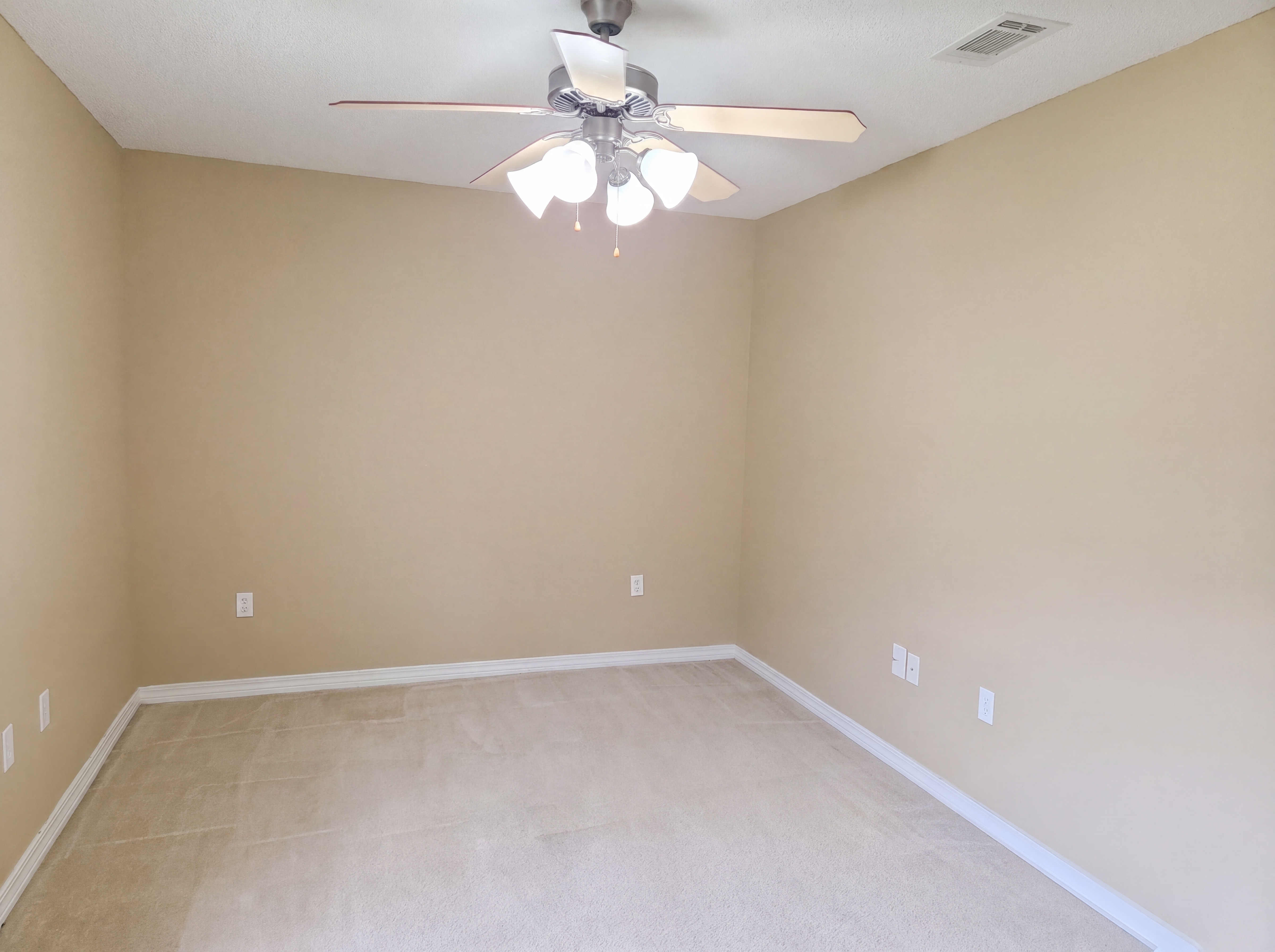 Photo 13 of 19 of 9564 Pouder Ln, Navarre, FL