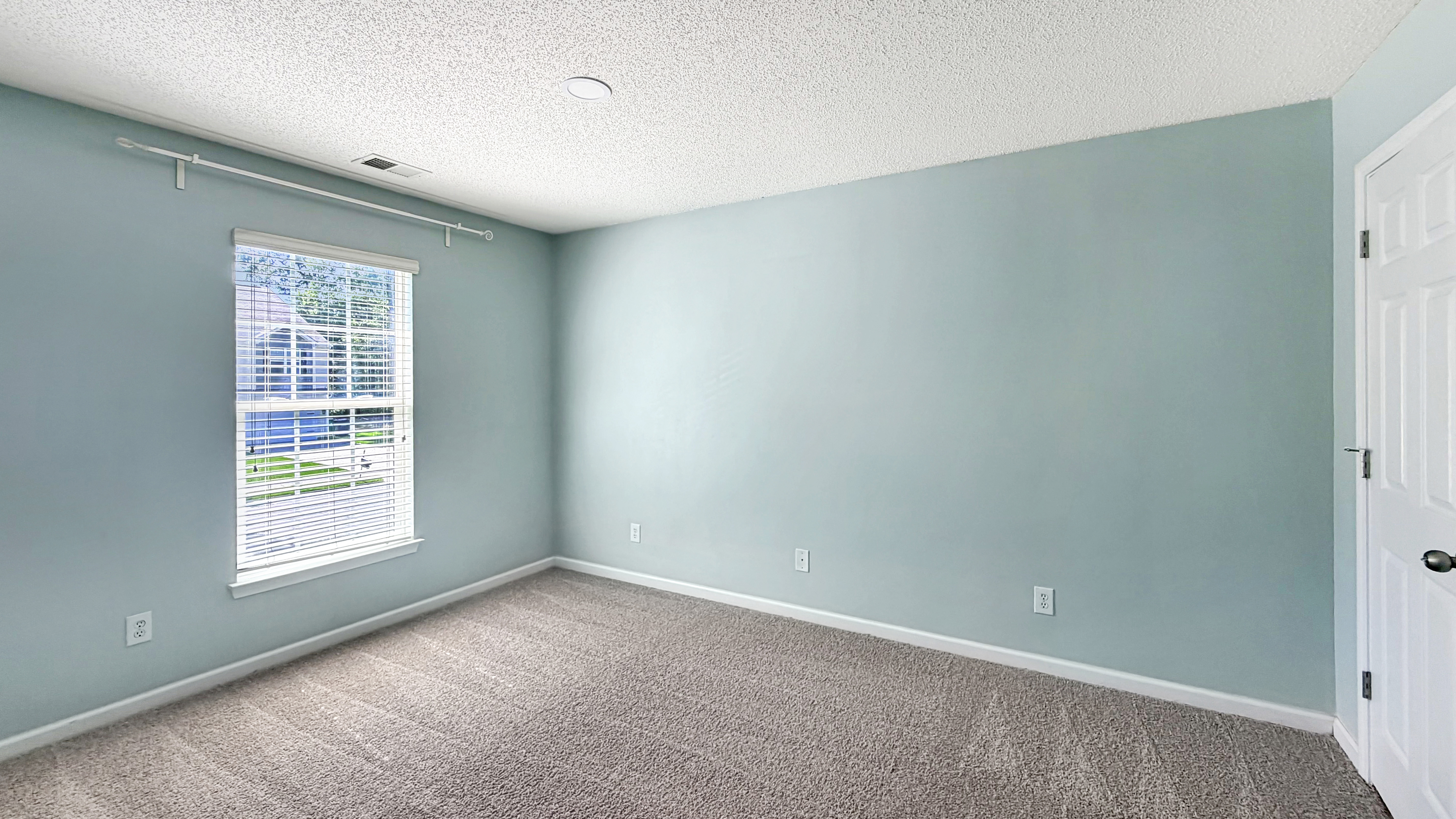 Photo 13 of 23 of 9334 Arbor Creek Dr, Charlotte, NC