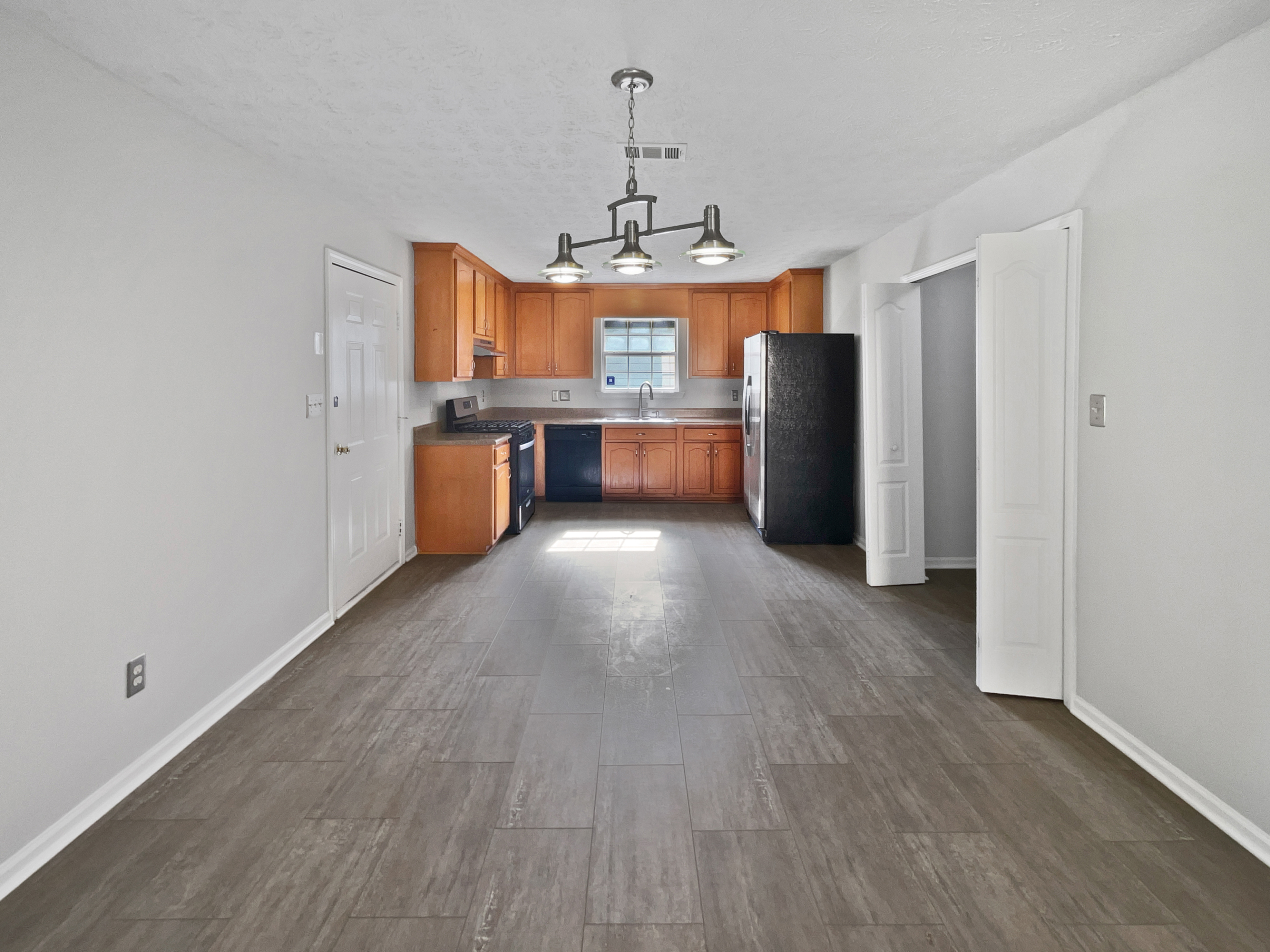 Photo 13 of 25 of 834 Pine Shoals Ct, Atlanta, GA