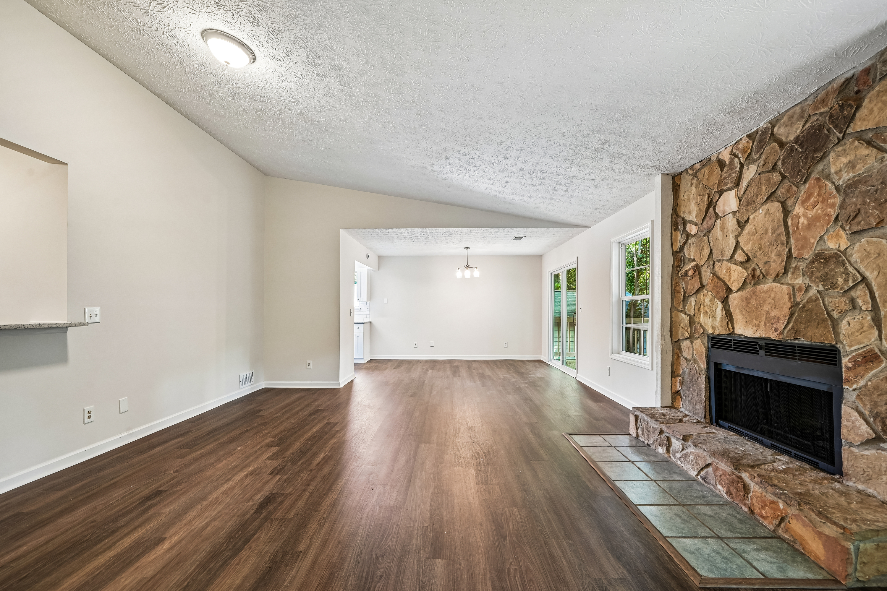Photo 17 of 26 of 2464 Silver Moss Way, Lawrenceville, GA