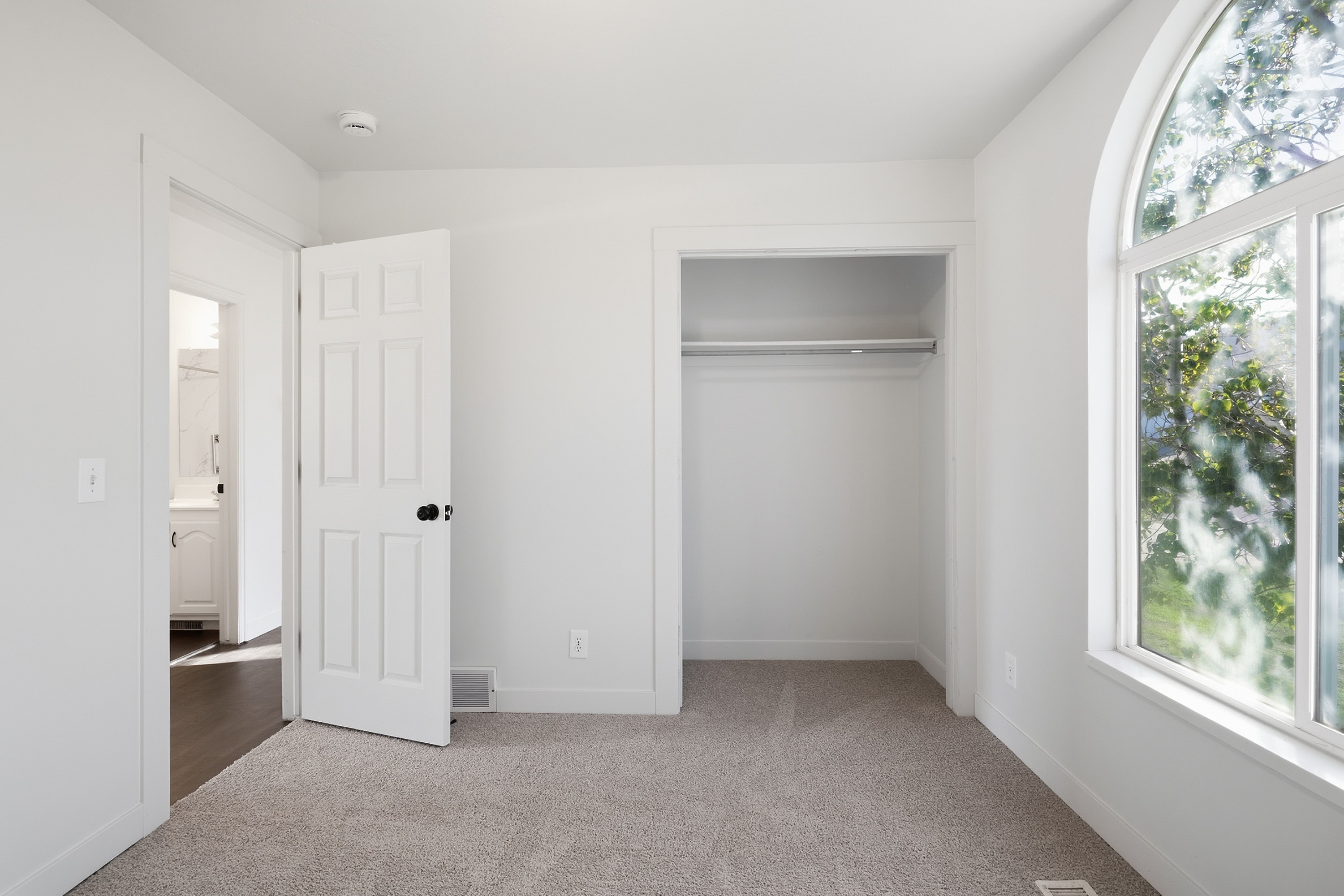 Photo 17 of 34 of 14077 S Grand View Peak Cir, Riverton, UT