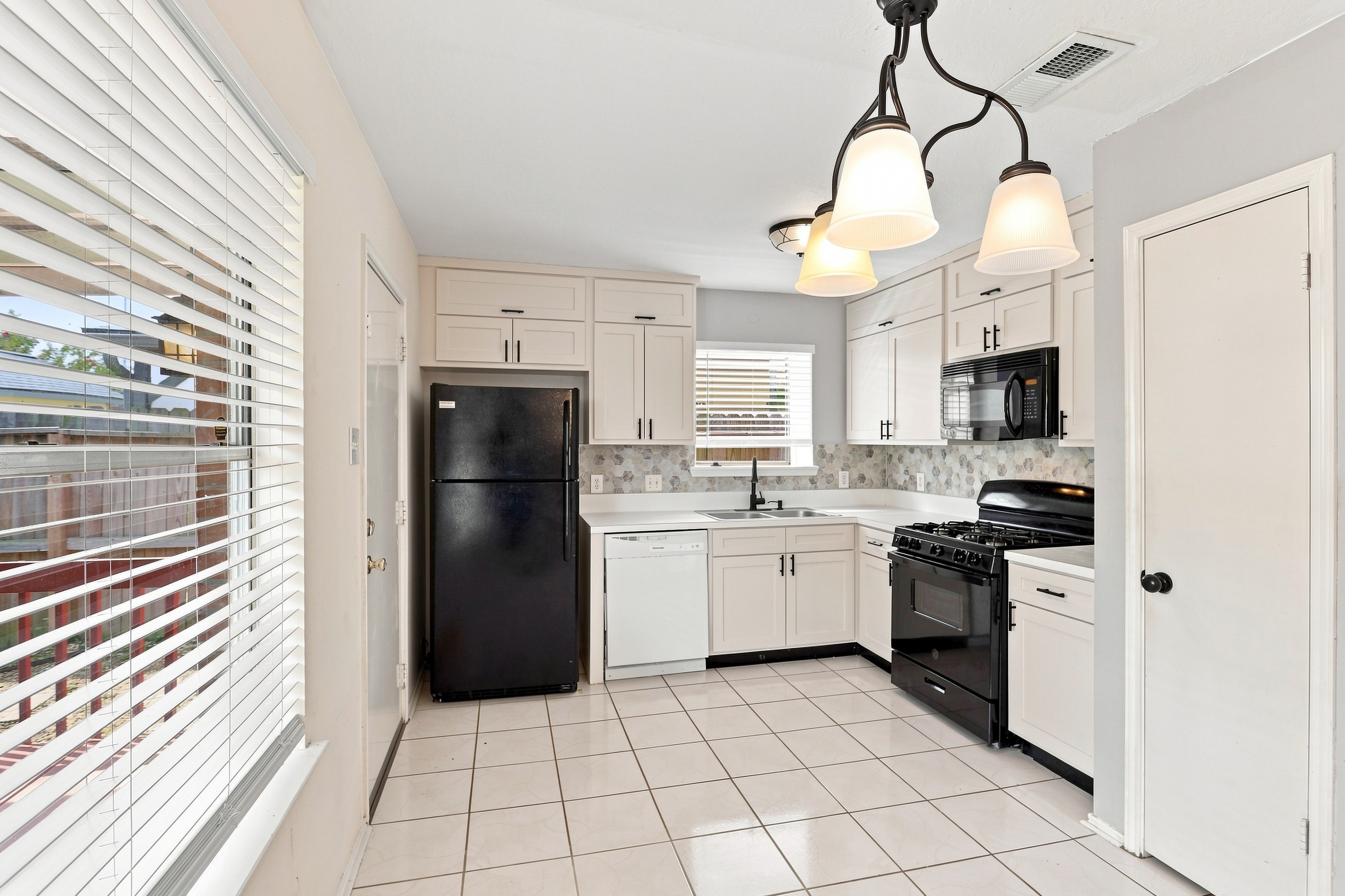 Photo 2 of 26 of 22906 Sherioaks Ln, Spring, TX