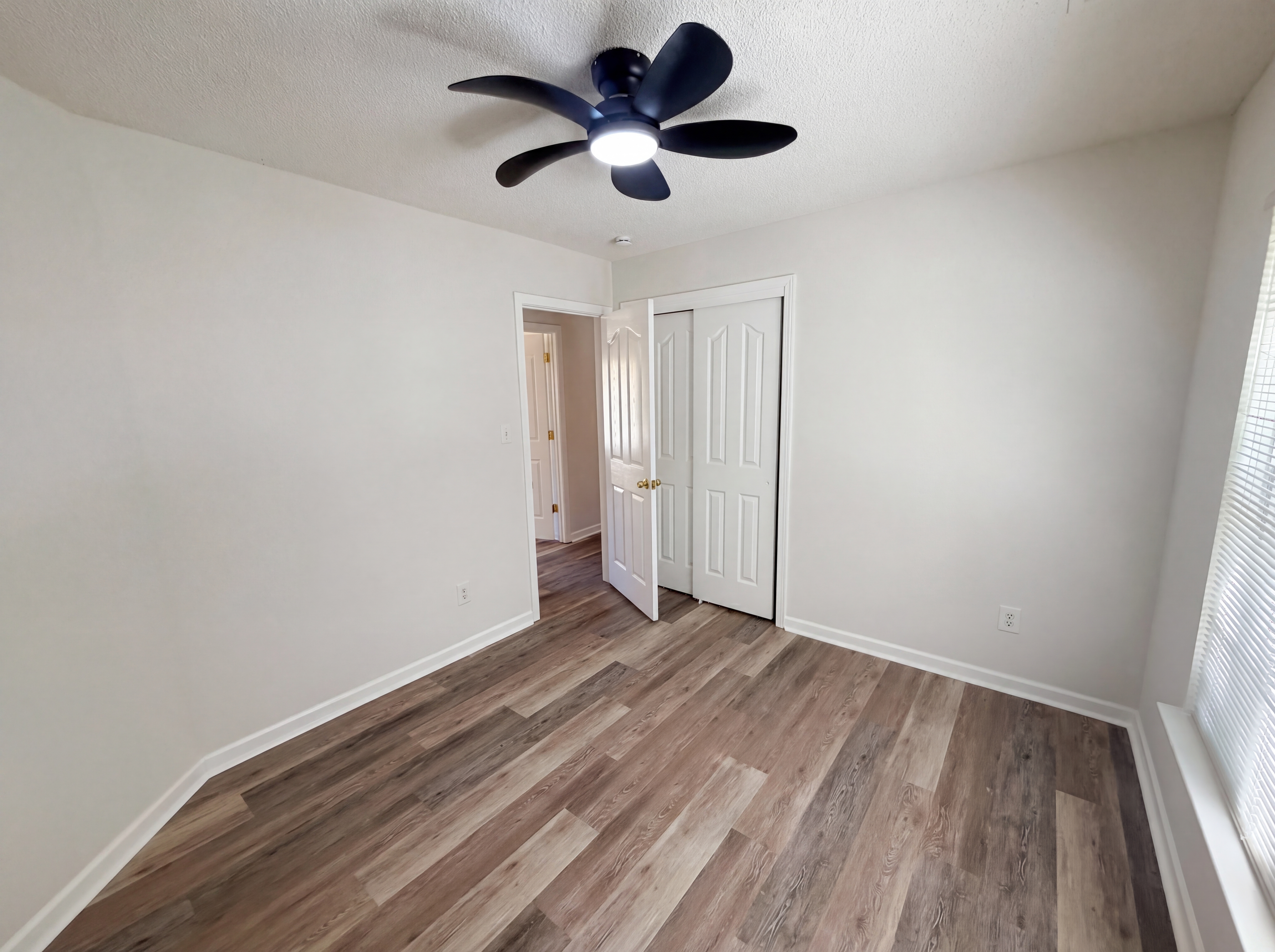 Photo 11 of 18 of 6032 Briggs Dr, Charlotte, NC