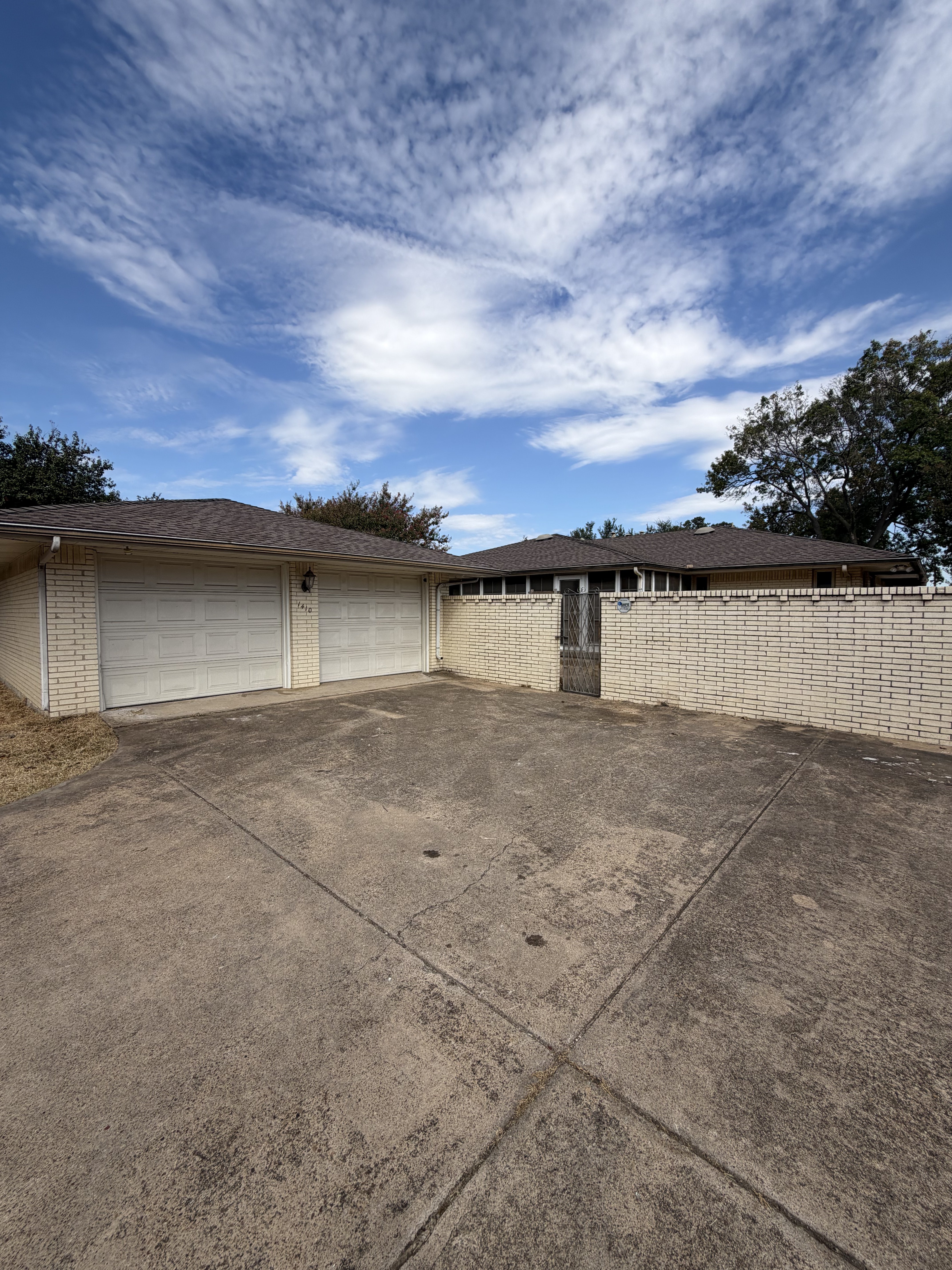Photo 6 of 17 of 1410 Lexington Dr, Garland, TX