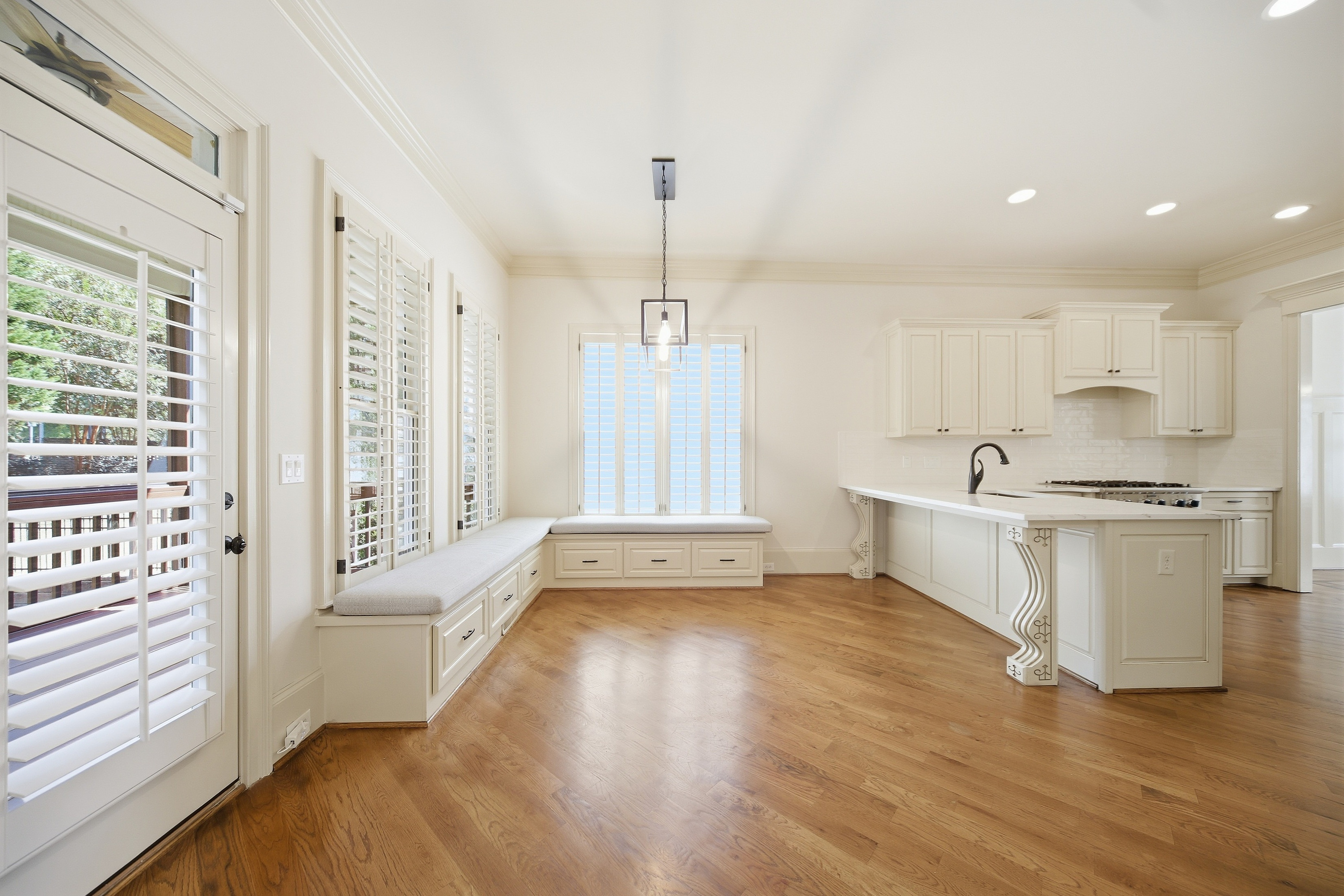 Photo 10 of 52 of 3420 Camellia Ln, Suwanee, GA
