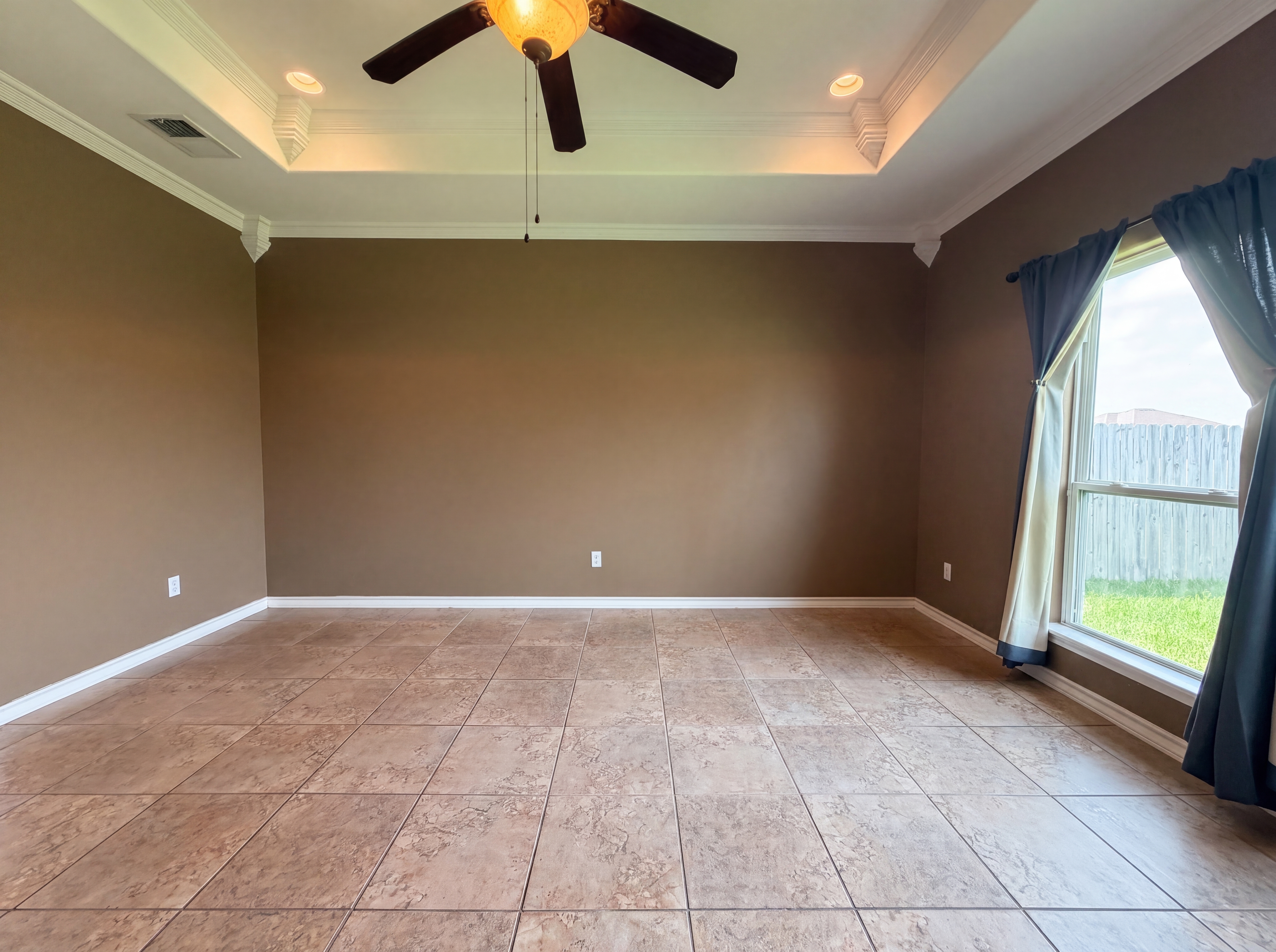Photo 9 of 18 of 6906 King George Pl, Corpus Christi, TX