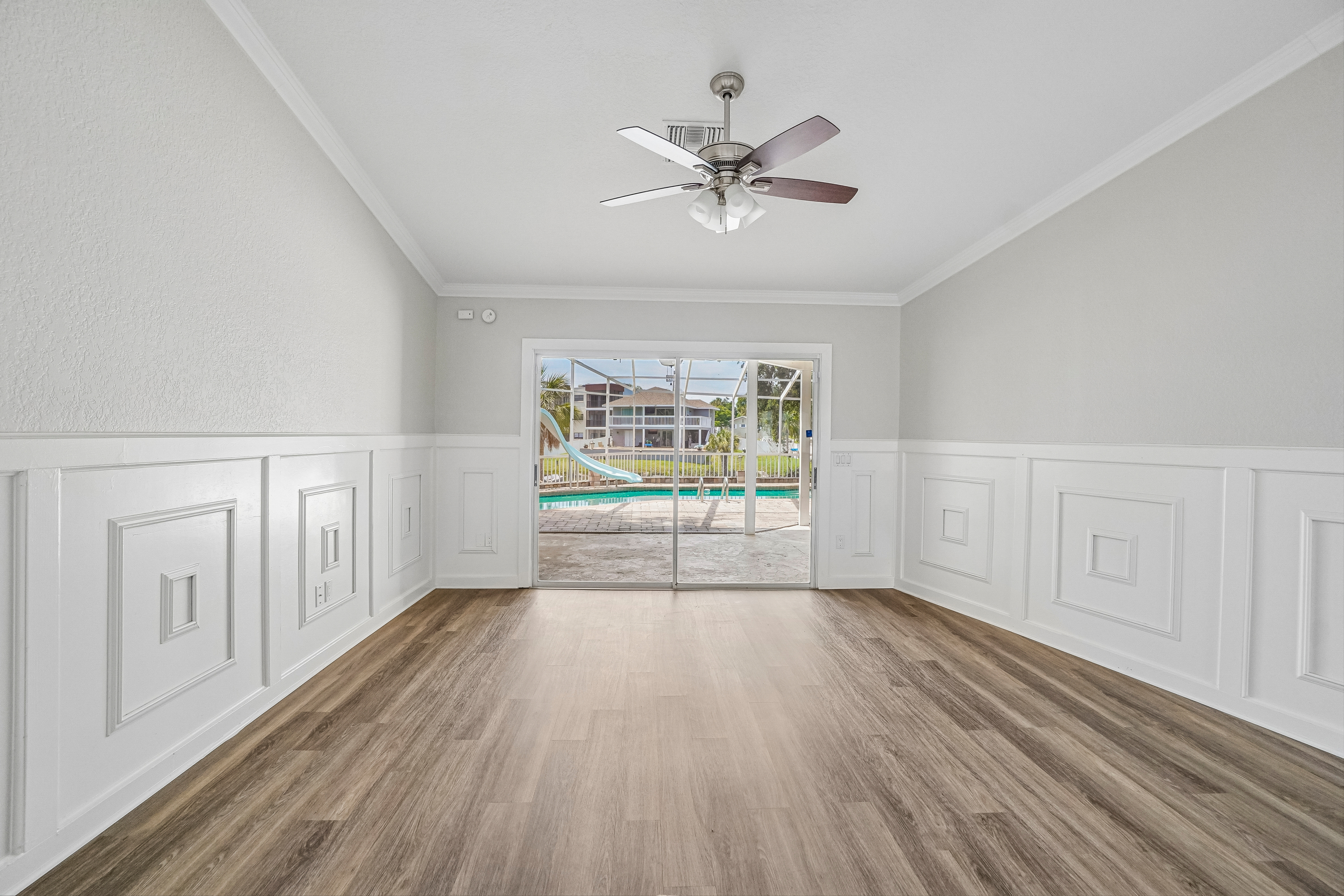 Photo 16 of 63 of 5609 Executive Dr, New Port Richey, FL