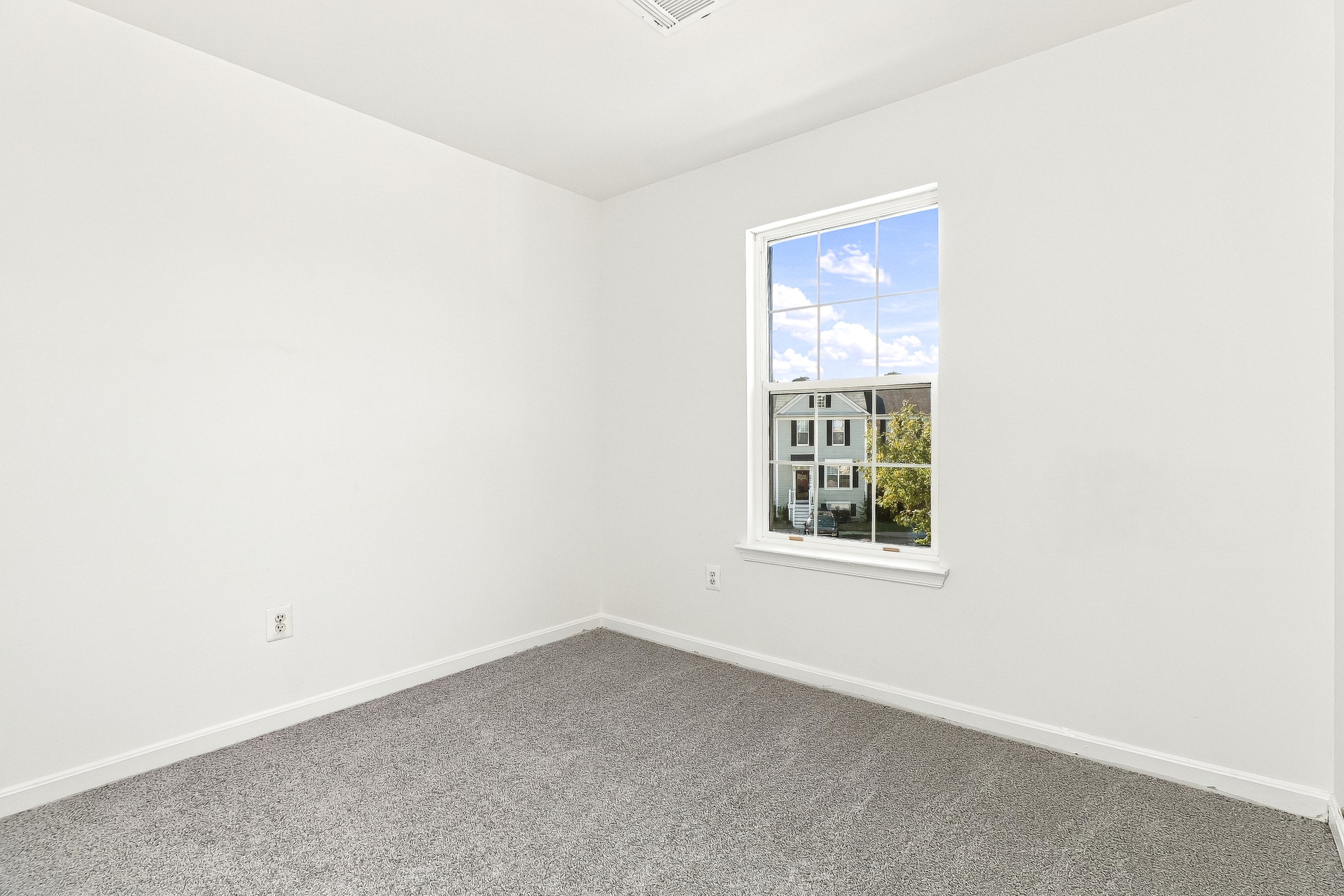 Photo 12 of 23 of 4042 Tahoe Pl, White Plains, MD