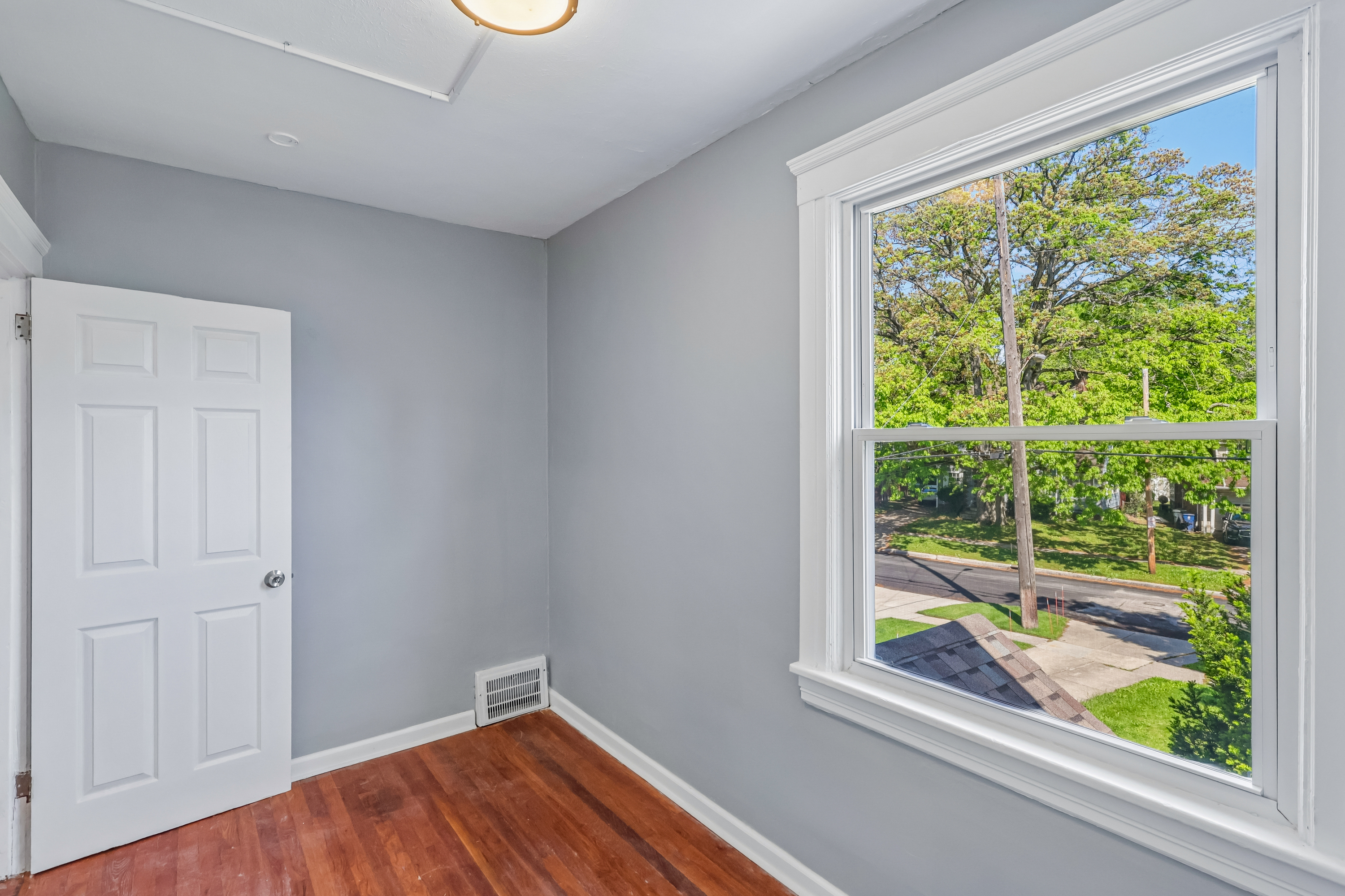 Photo 15 of 28 of 4012 Bluestone Rd, Cleveland, OH