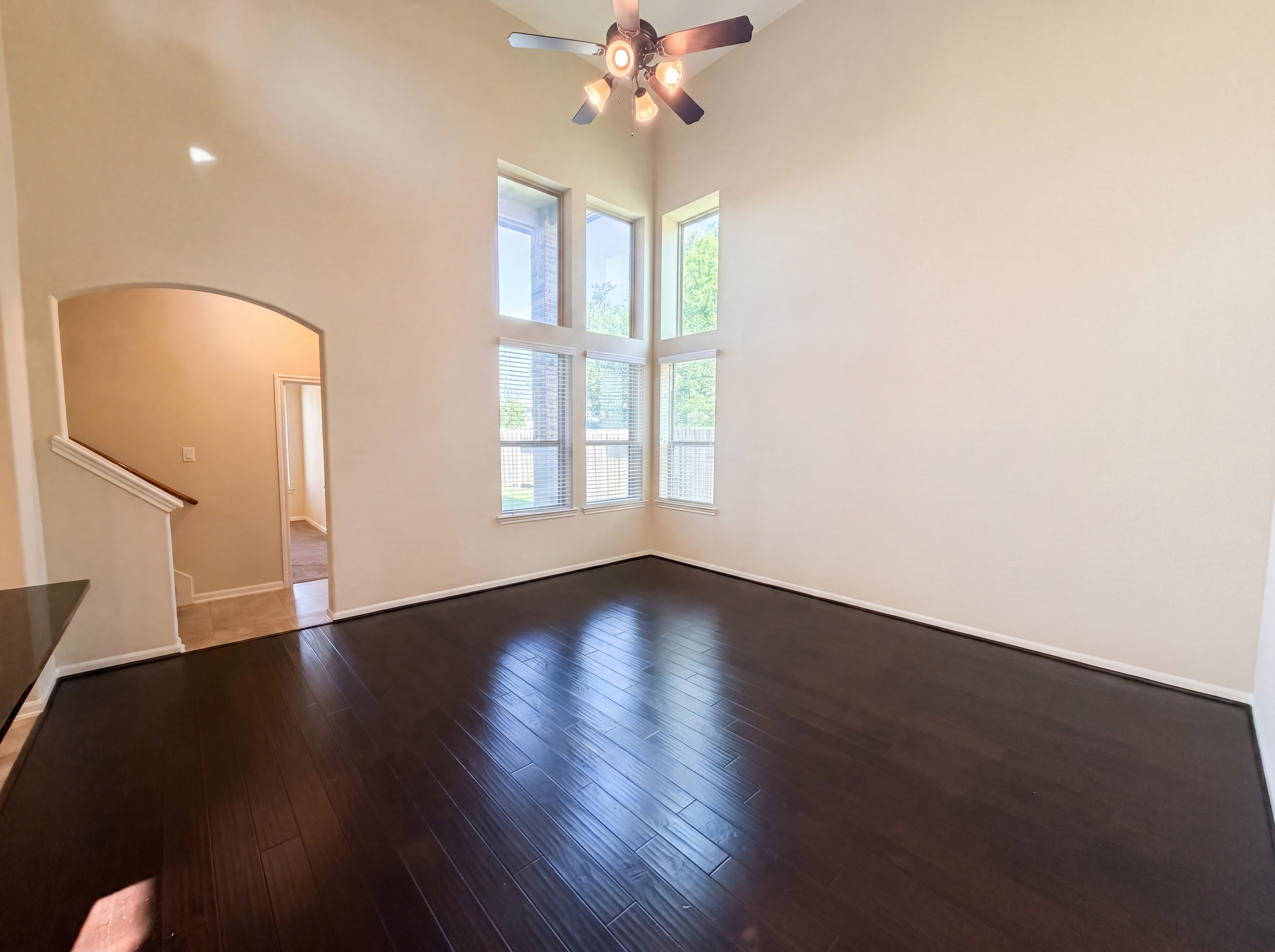 Photo 3 of 26 of 6523 Hunters Creek Ln, Baytown, TX
