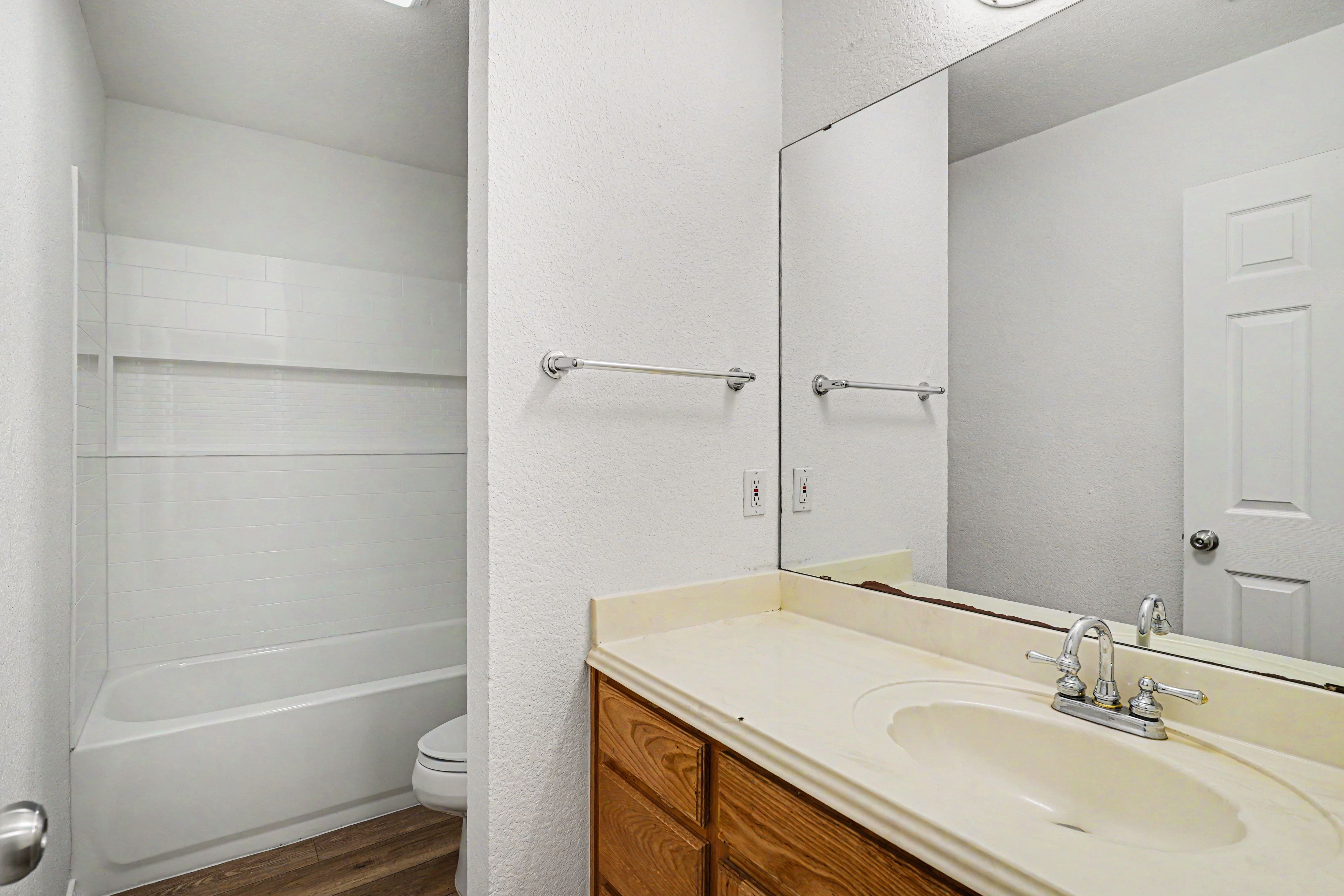 Photo 12 of 17 of 1504 Clover Ln, Granbury, TX