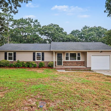 Property photo 1 of 105 Lake Hurst Dr