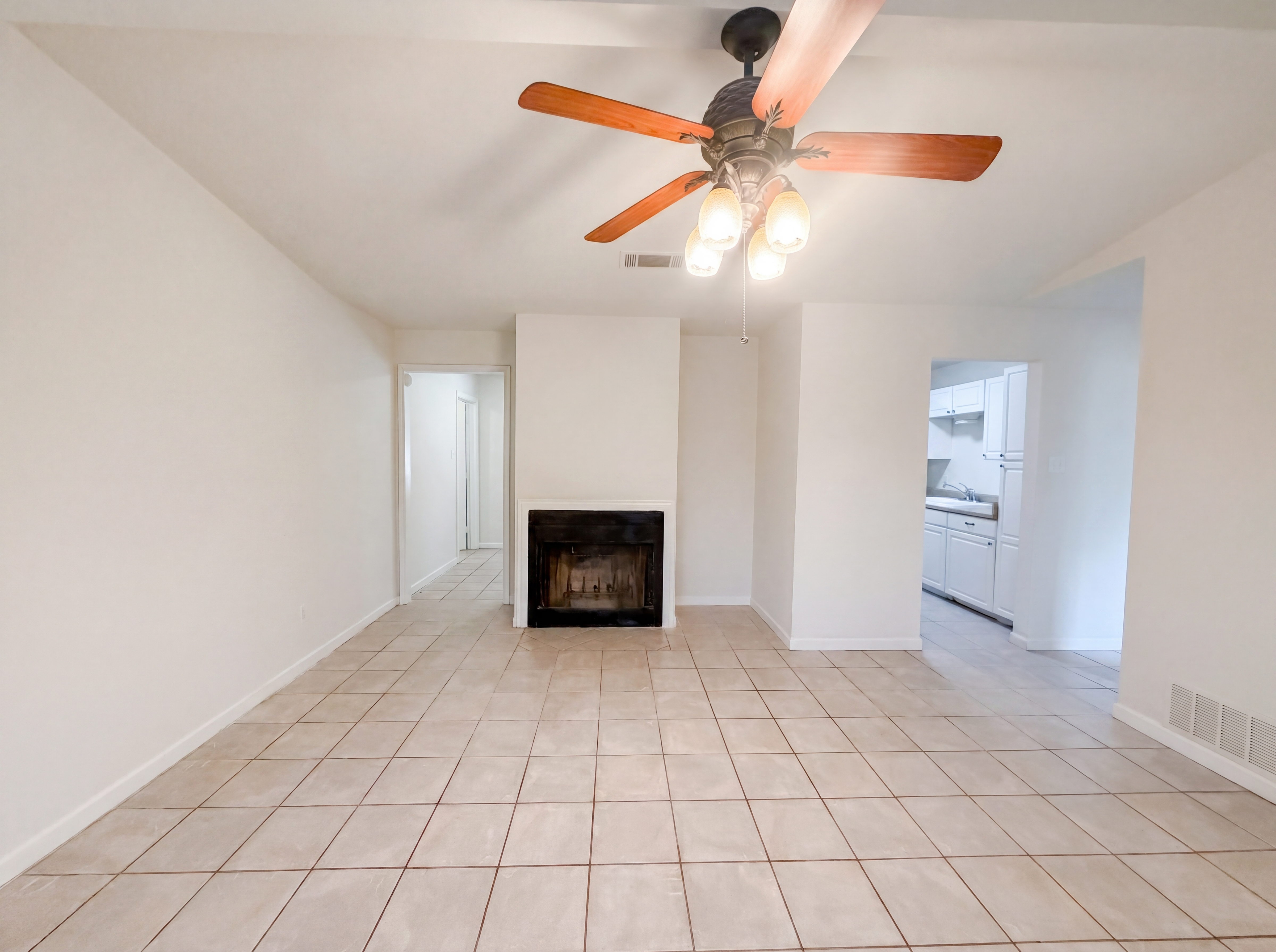 Photo 3 of 16 of 912 Hackberry St, Copperas Cove, TX