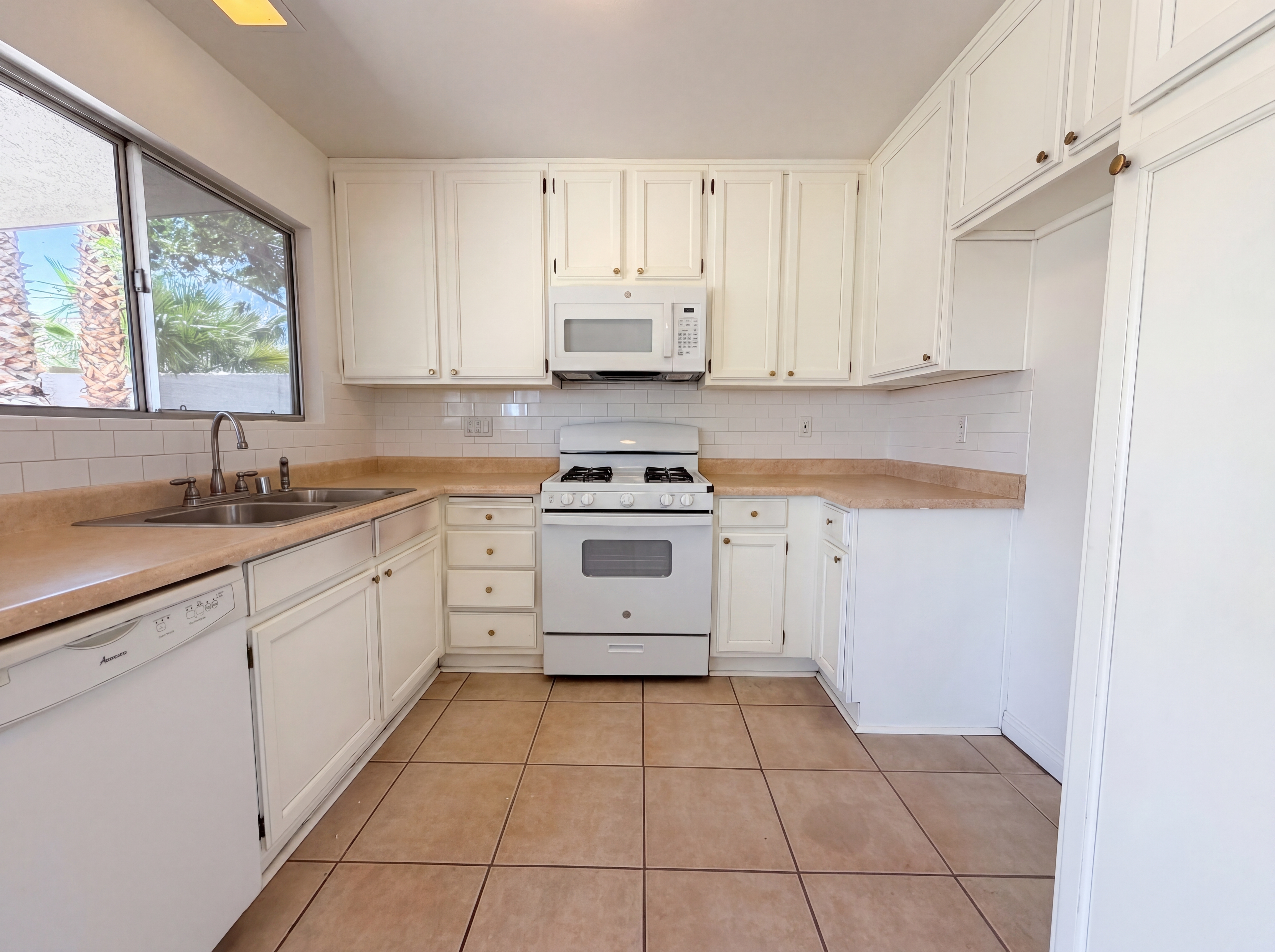 Photo 2 of 21 of 699 Thousand Oaks Dr, Las Vegas, NV